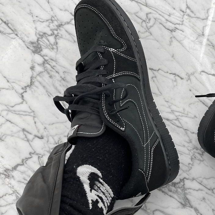 Jordan 1 x Travis Scott Retro Low OG SP Black Phantom 착용 스타일