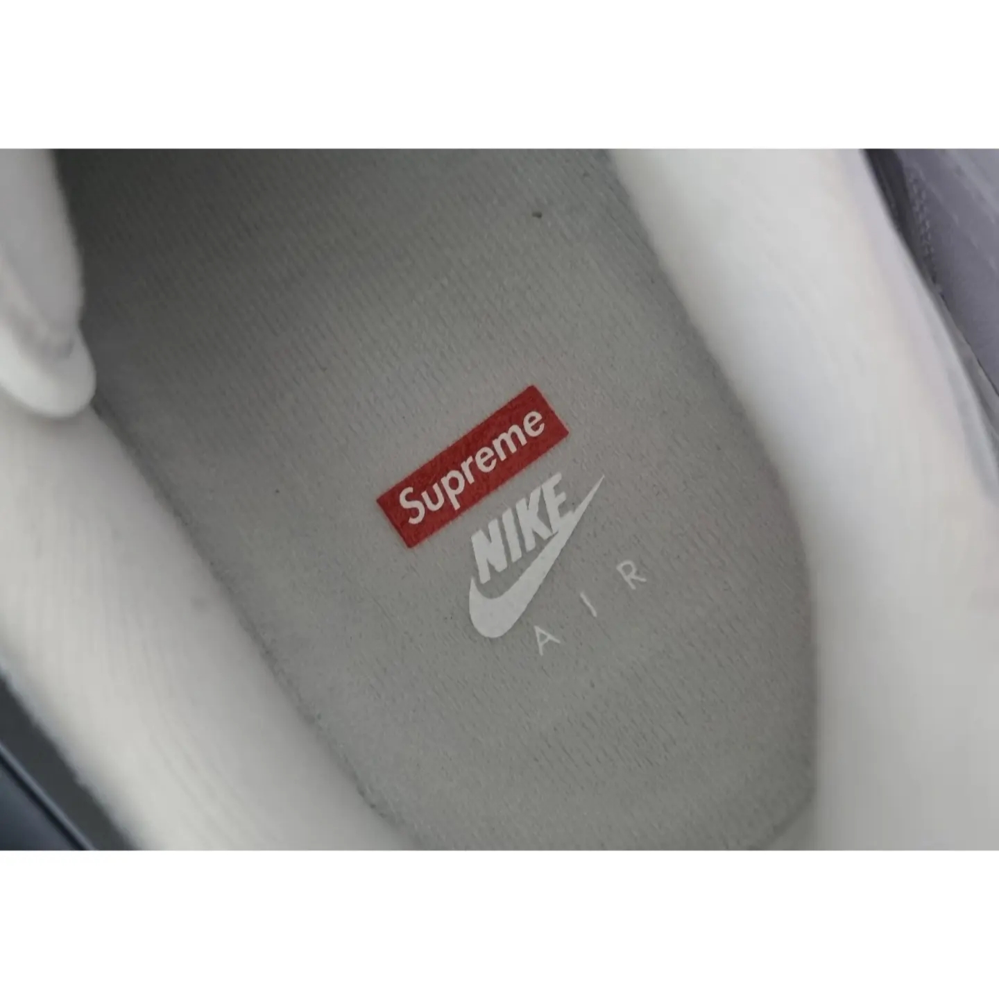 Nike x Supreme Air Force 1 Low White 착용 스타일 - 3