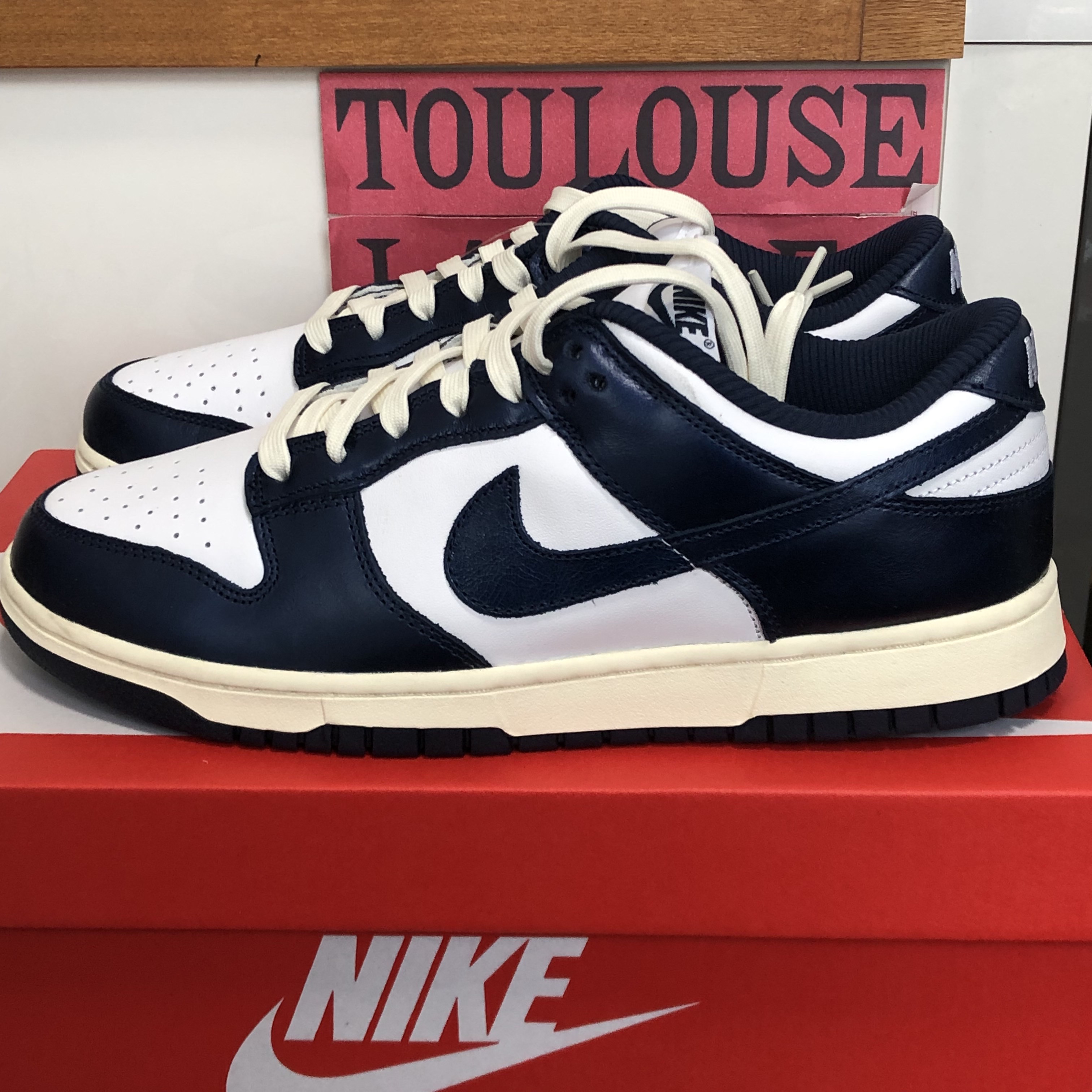 (W) Nike Dunk Low PRM Midnight Navy and White 착용 스타일