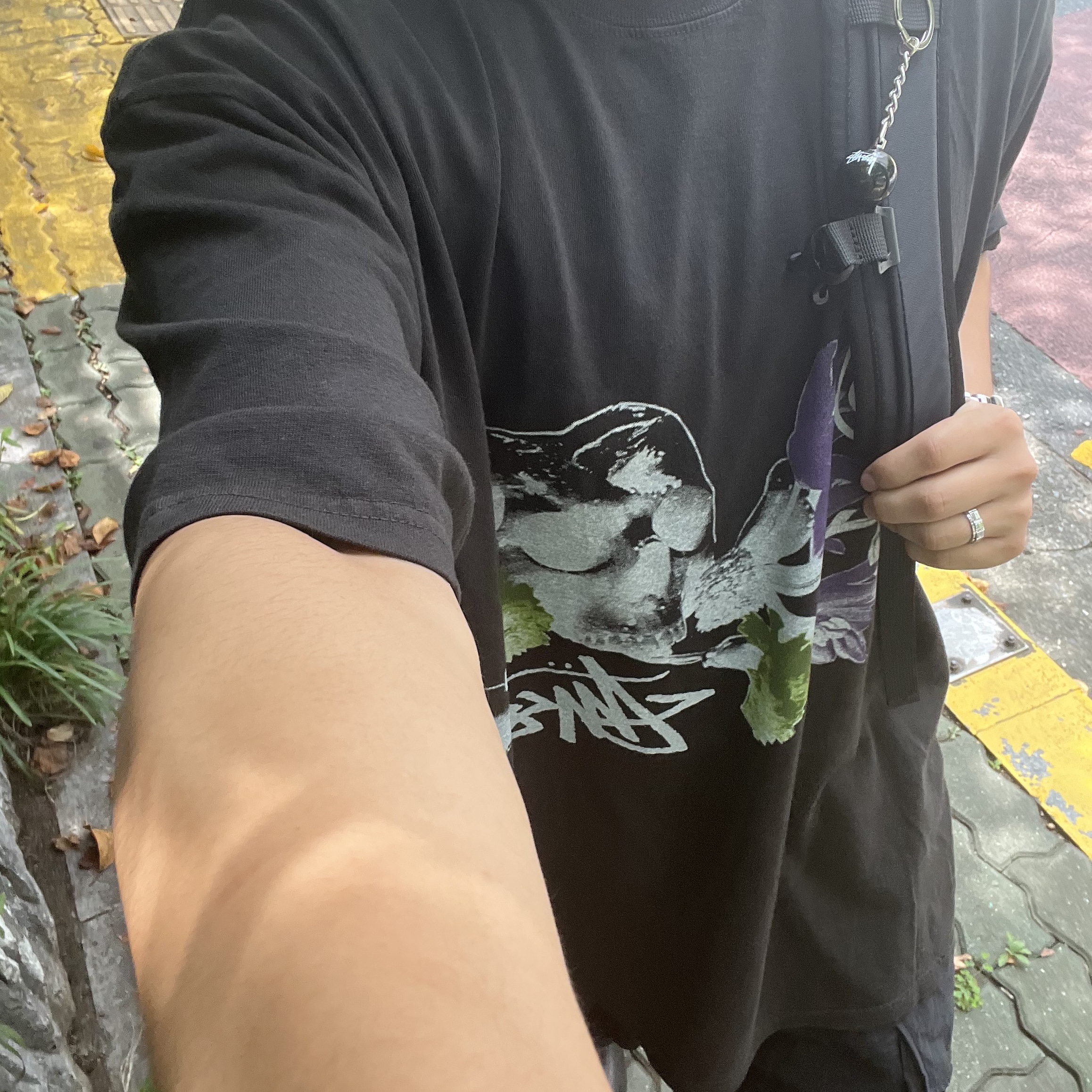 Stussy Strike Pigment Dyed T-Shirt Black 착용 스타일 - 2