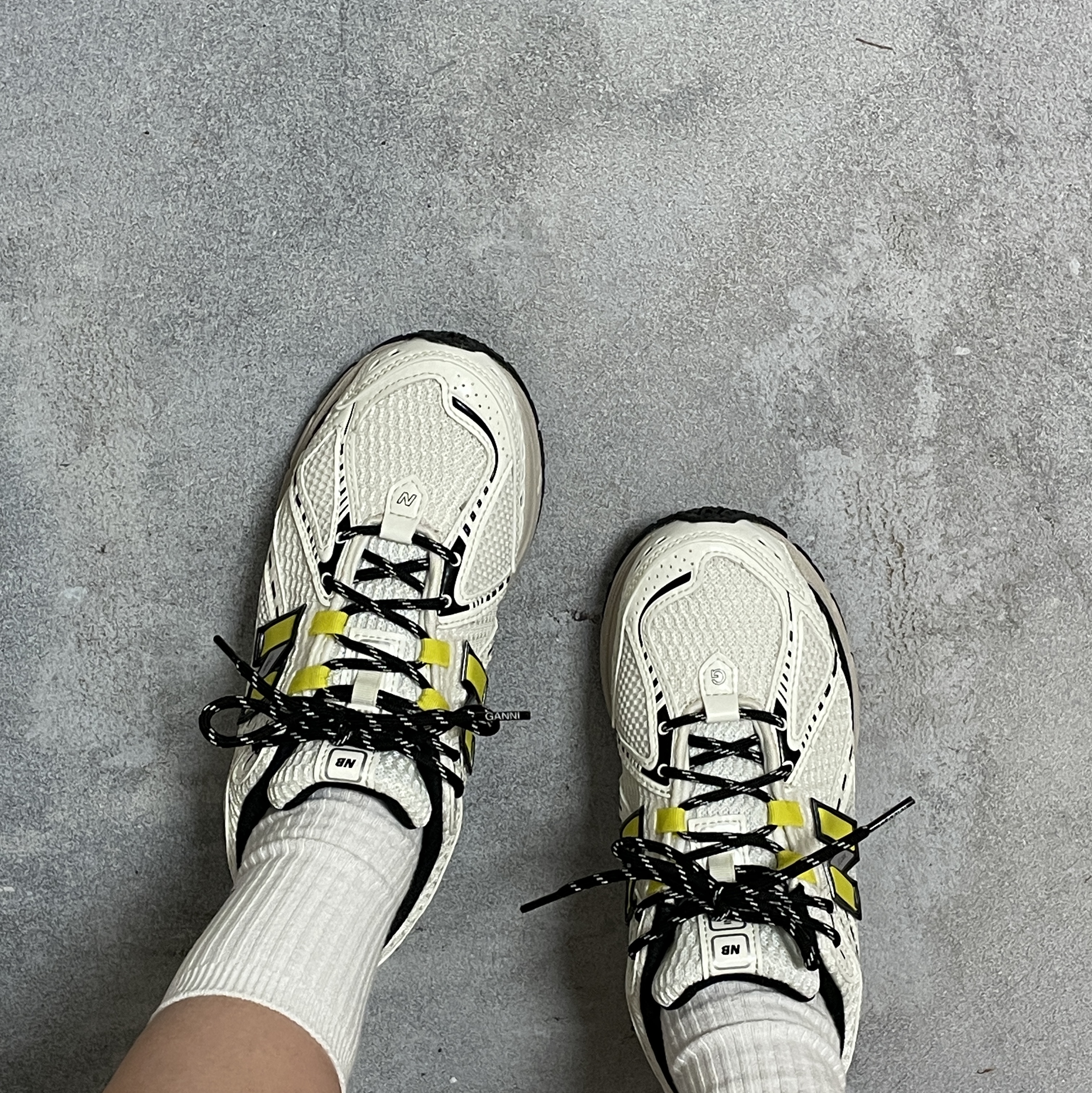 New Balance x Ganni 1906R Egret 착용 스타일