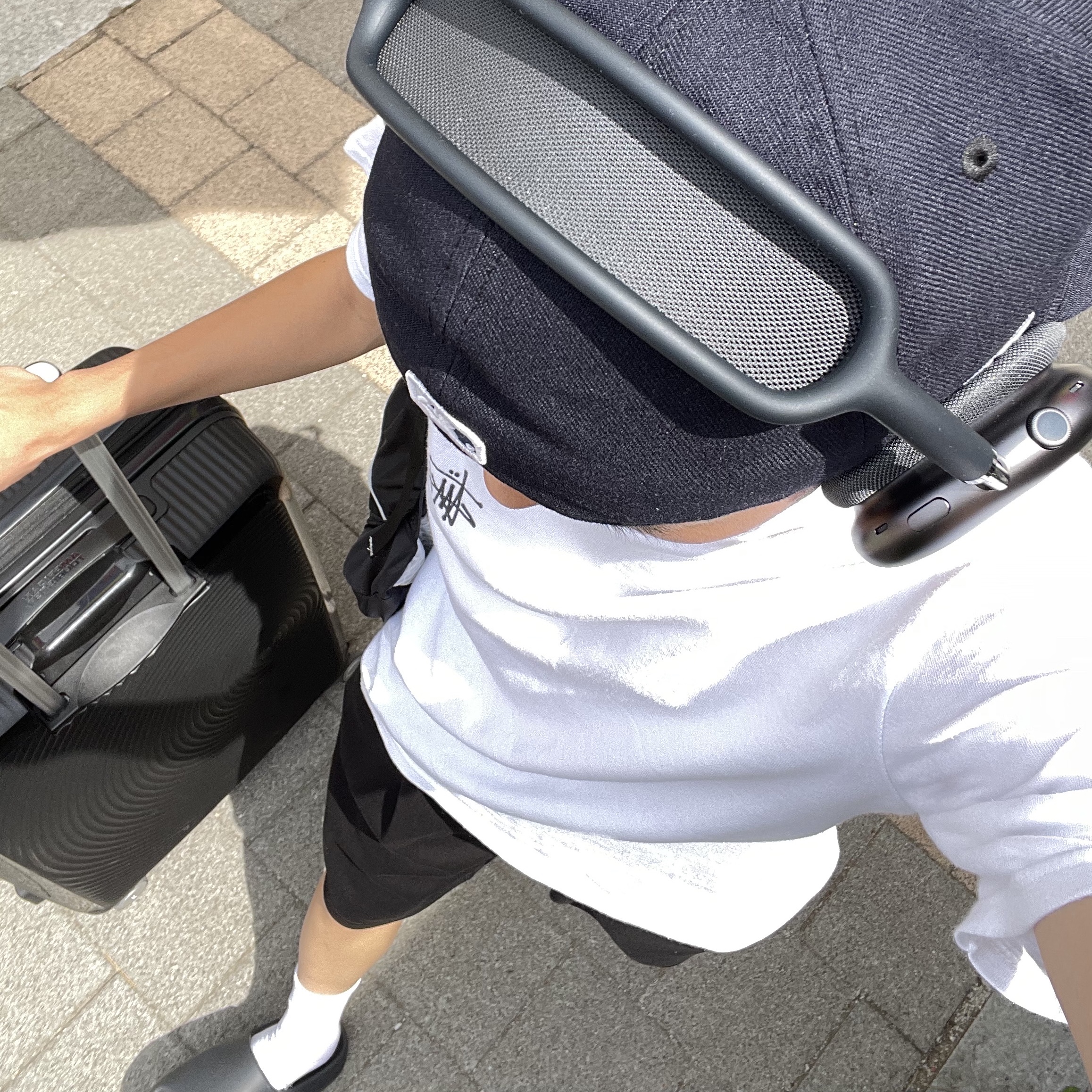 Apple AirPods Max Lightning Space Gray (Korean Ver.), Adidas Yeezy Slide Onyx 착용 스타일