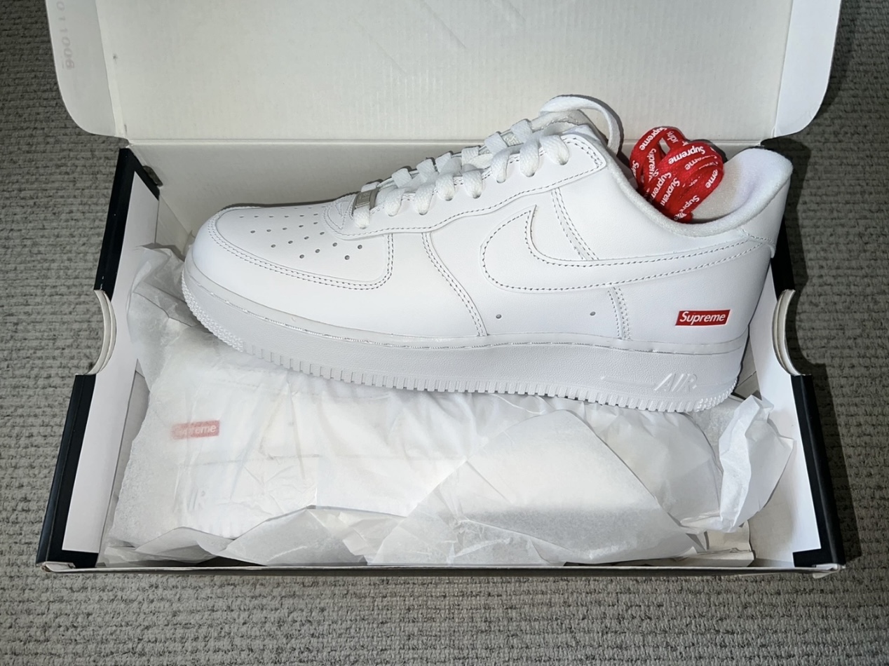 Nike x Supreme Air Force 1 Low White 착용 스타일