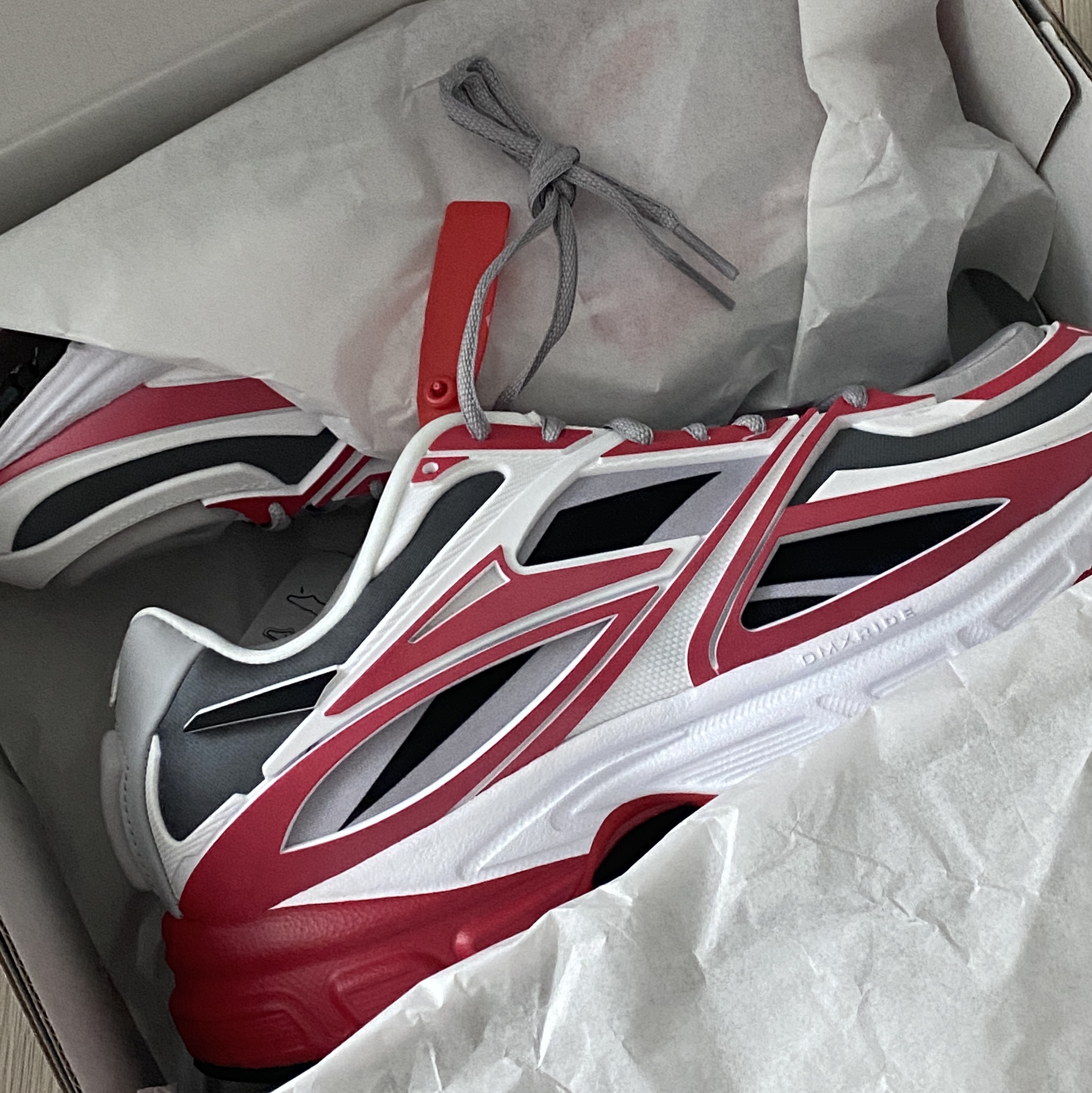 Reebok Premier Road Modern Vector Red 착용 스타일