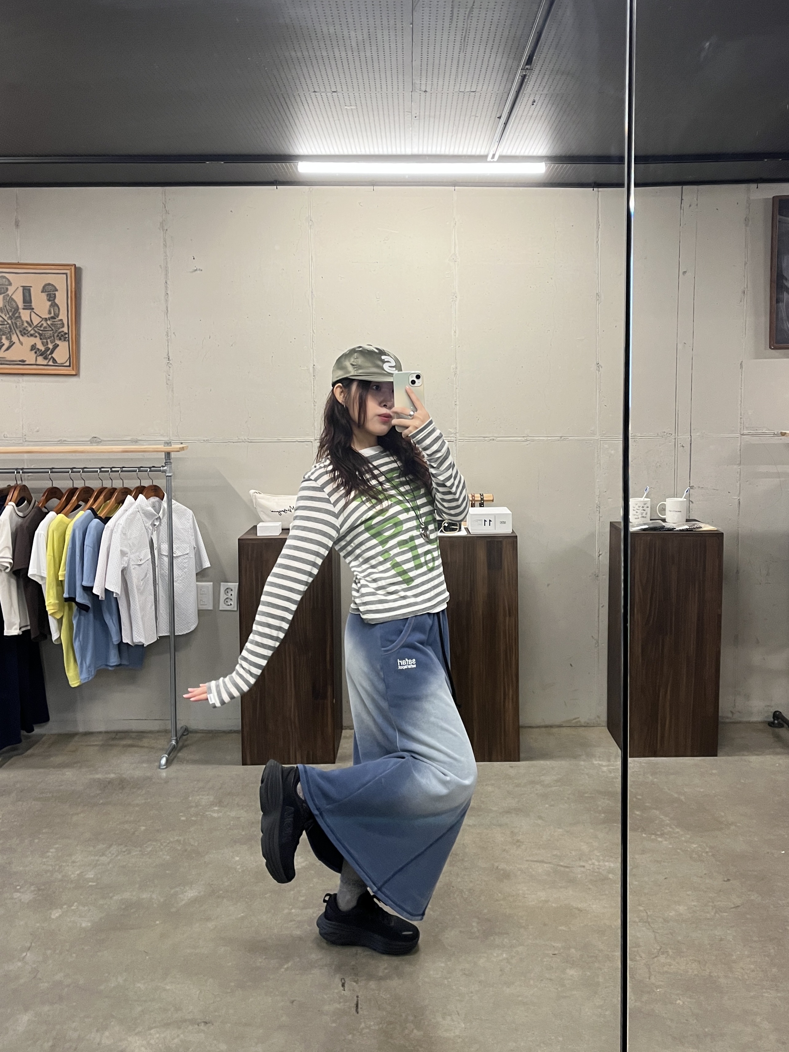 (W) Hoka Bondi 8 Black - Wide, [KREAM 단독] Safarispot Women 1/2 Ticketing Stripe Border Tee Gray 착용 스타일 - 2