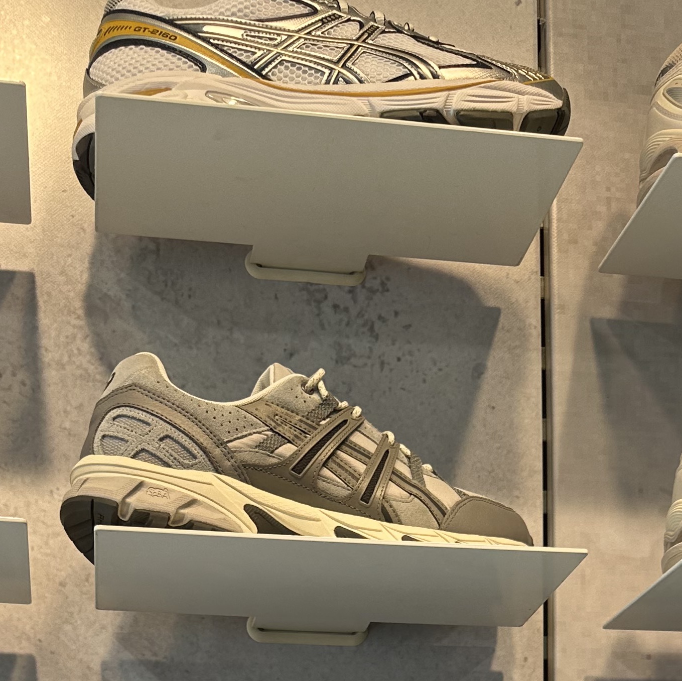 Asics Gel-Kayano 14 White Gold 착용 스타일 - 1