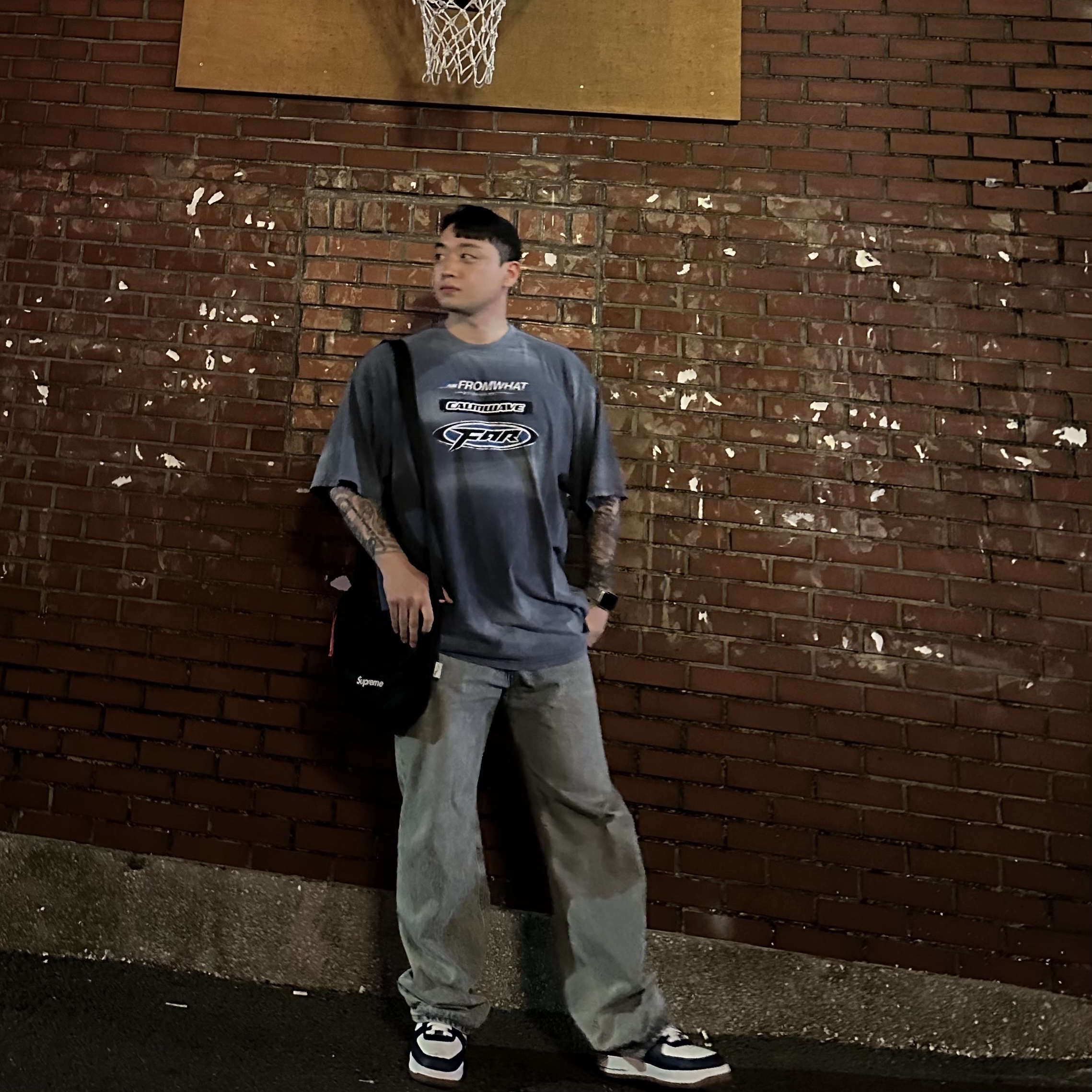 Farfromwhat Far Washed Logo T-Shirt Navy, Supreme Small Messenger Bag Black - 22SS 착용 스타일
