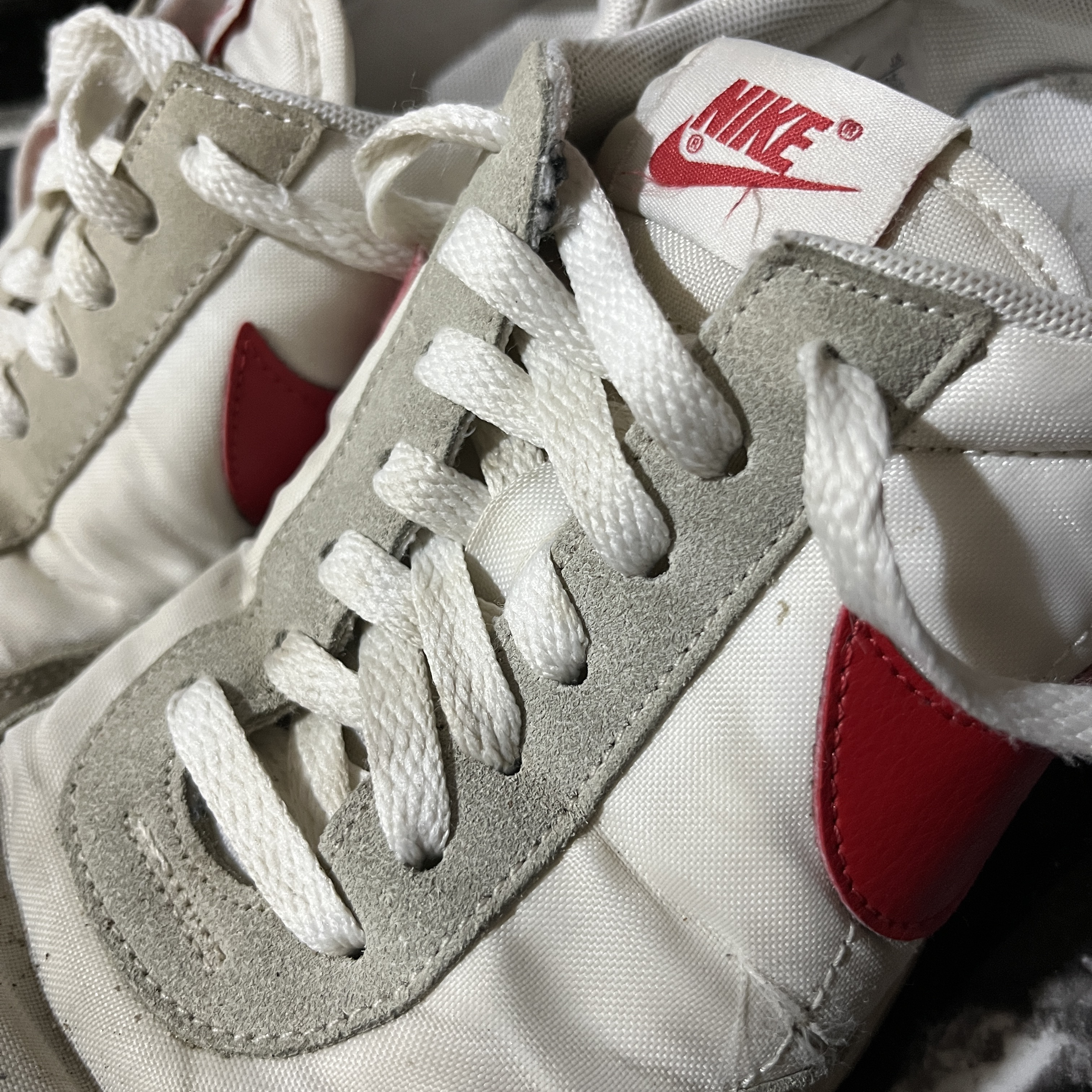 (W) Nike Daybreak Summit White University Red 착용 스타일