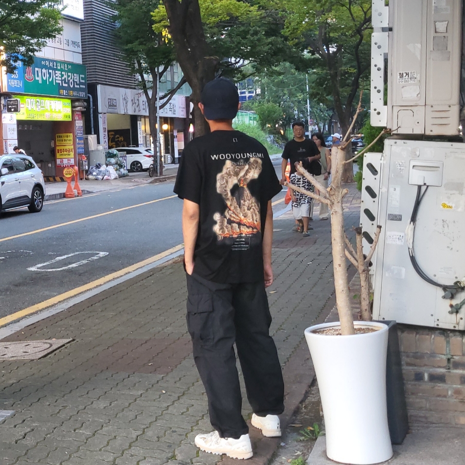 Asics Gel-Sonoma 15-50 Cream Oatmeal, Wooyoungmi Volcano Back Logo T-Shirt Black - 23FW 착용 스타일