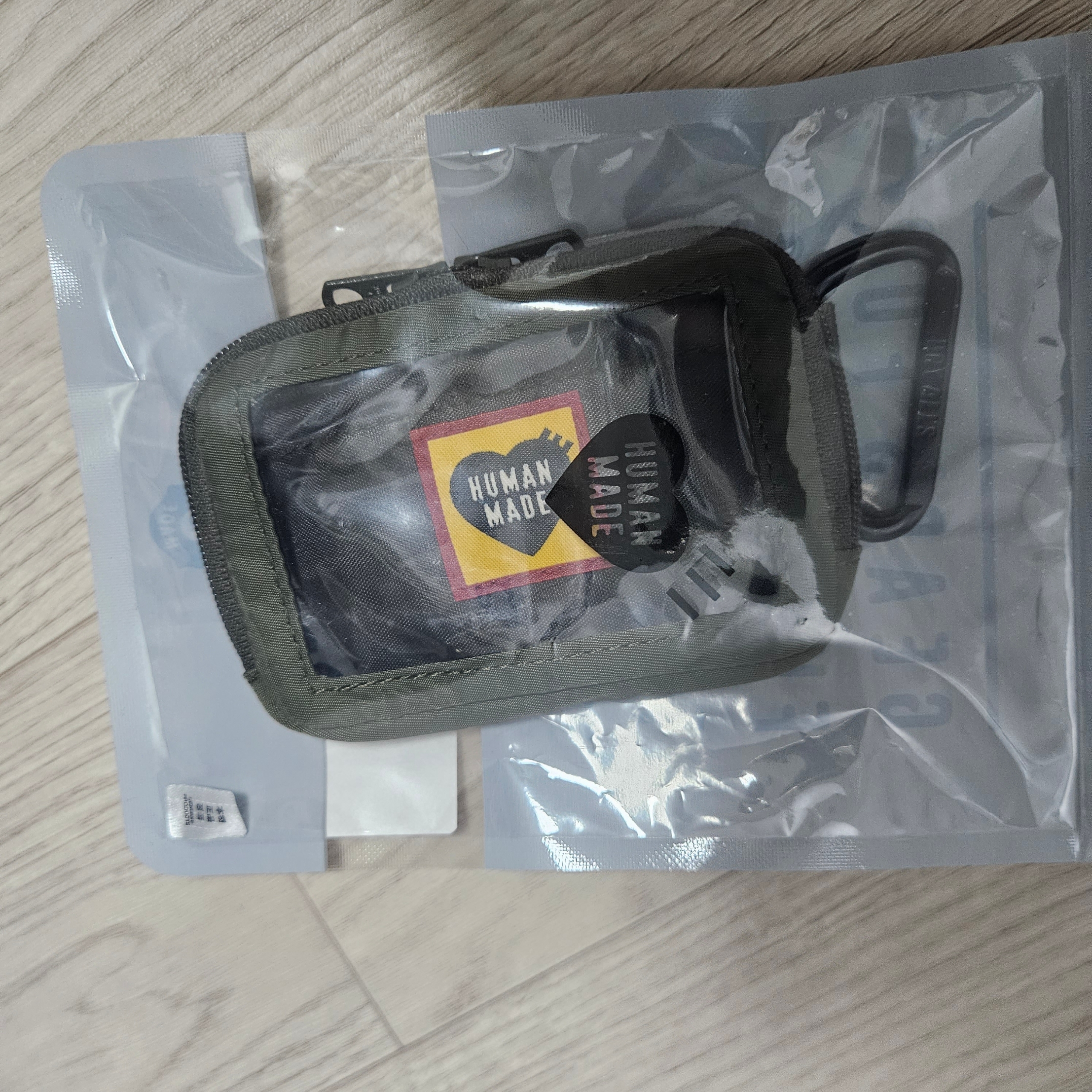 Human Made Military Card Case Olive Drab 착용 스타일
