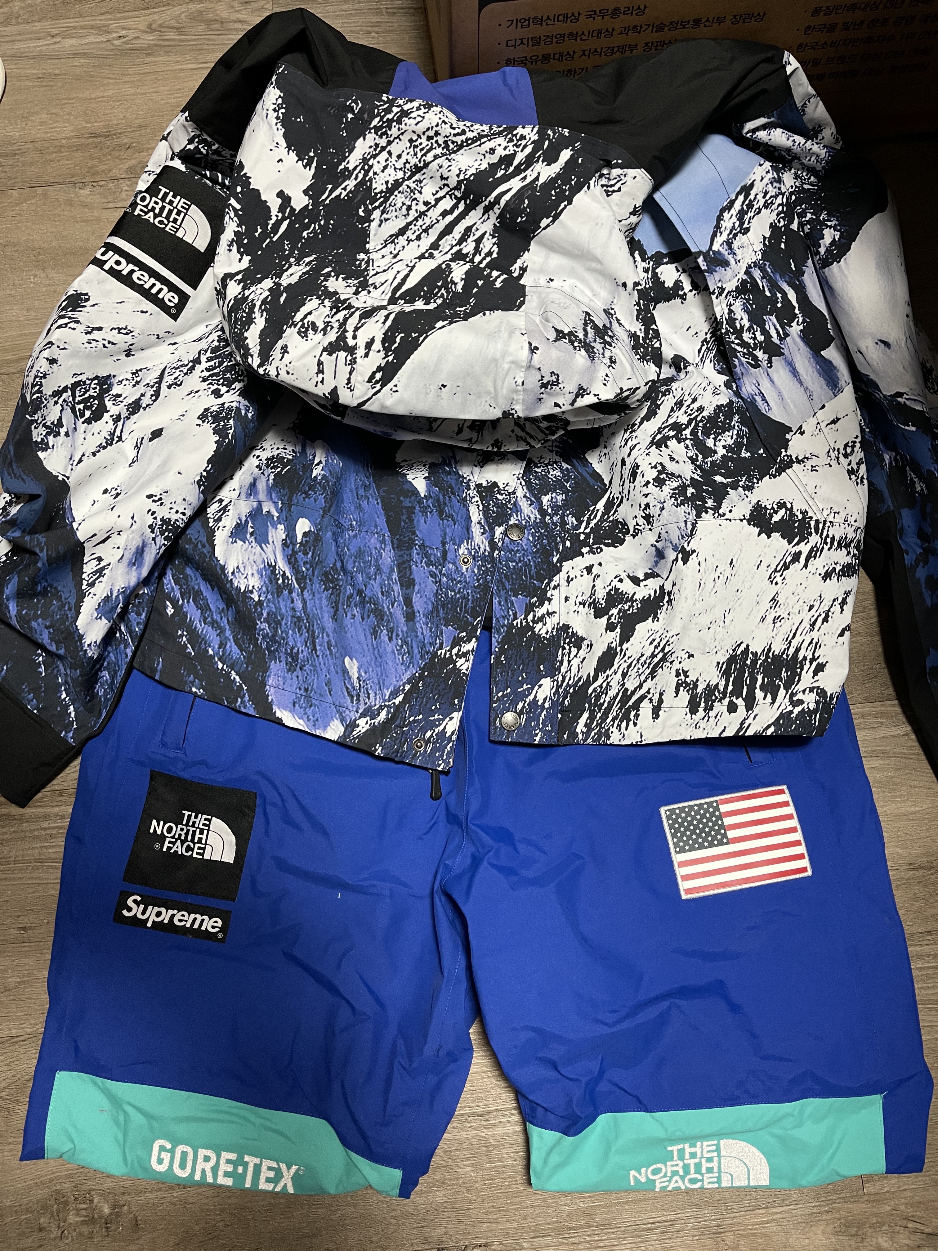 Supreme x The North Face Mountain Parka Blue White - 17FW 착용 스타일 - 1