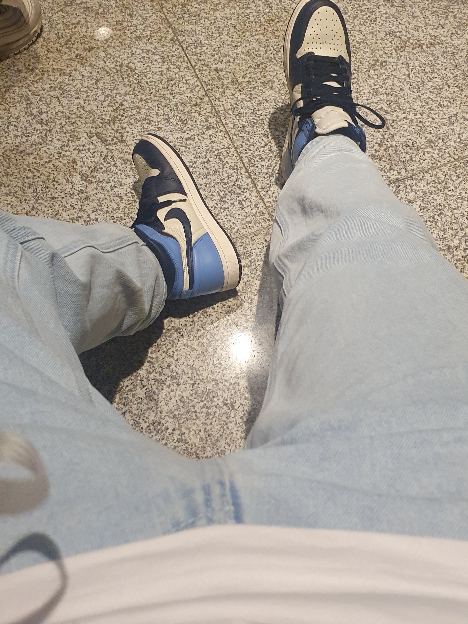 Palace Hesh Mit Fresh T-Shirt White - 20SS, Jordan 1 Retro High Obsidian UNC 착용 스타일