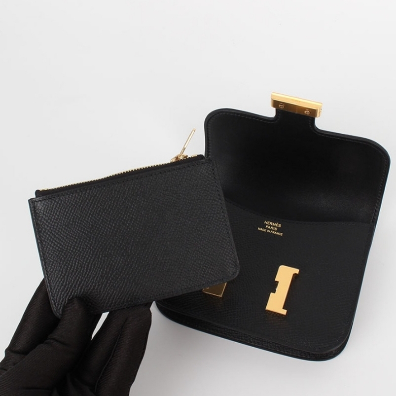 Hermes Constance Slim Wallet Epsom & Gold Noir 착용 스타일 - 3