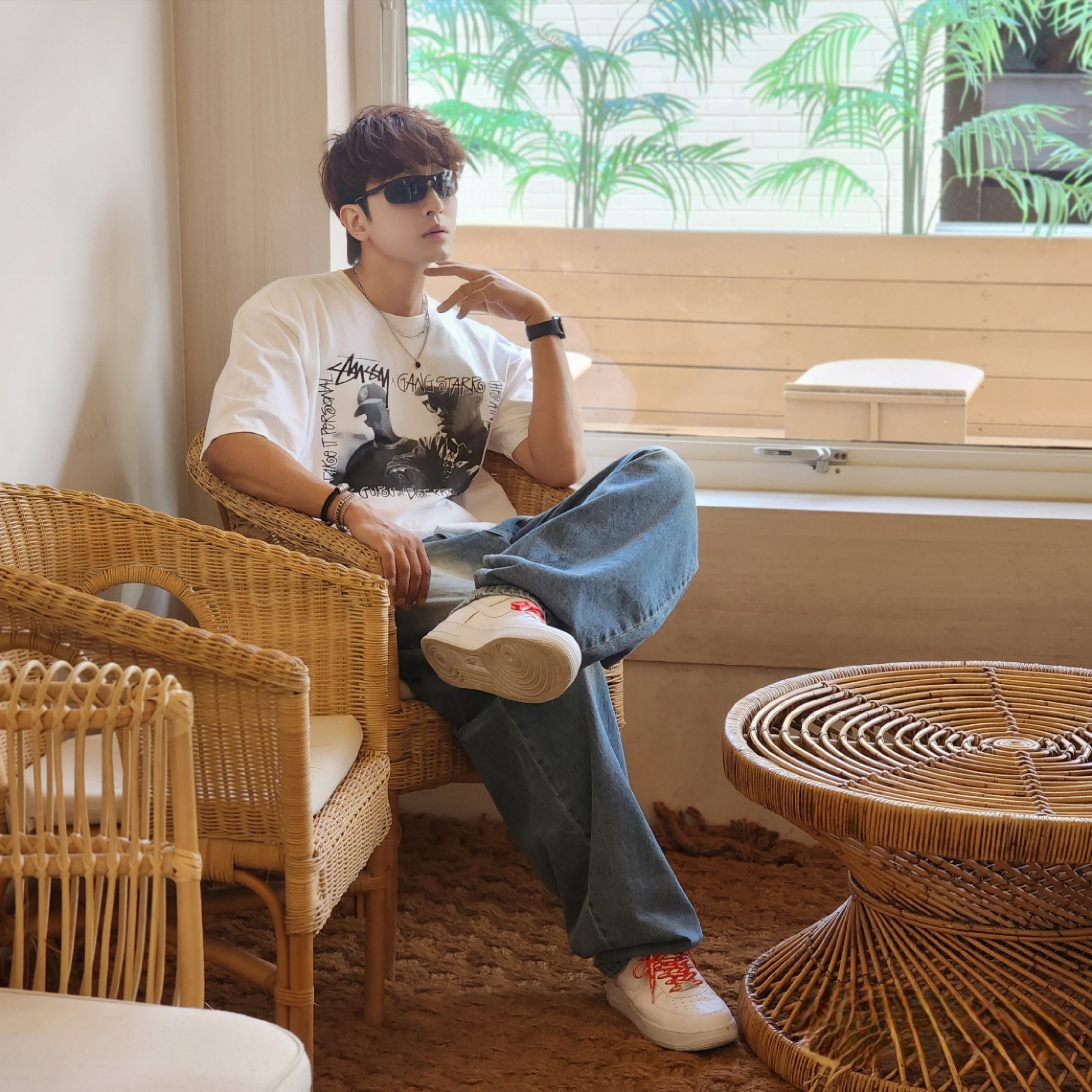 Nike x Supreme Air Force 1 Low White, Stussy x Gang Starr Take It Personal T-Shirt White 착용 스타일 - 5