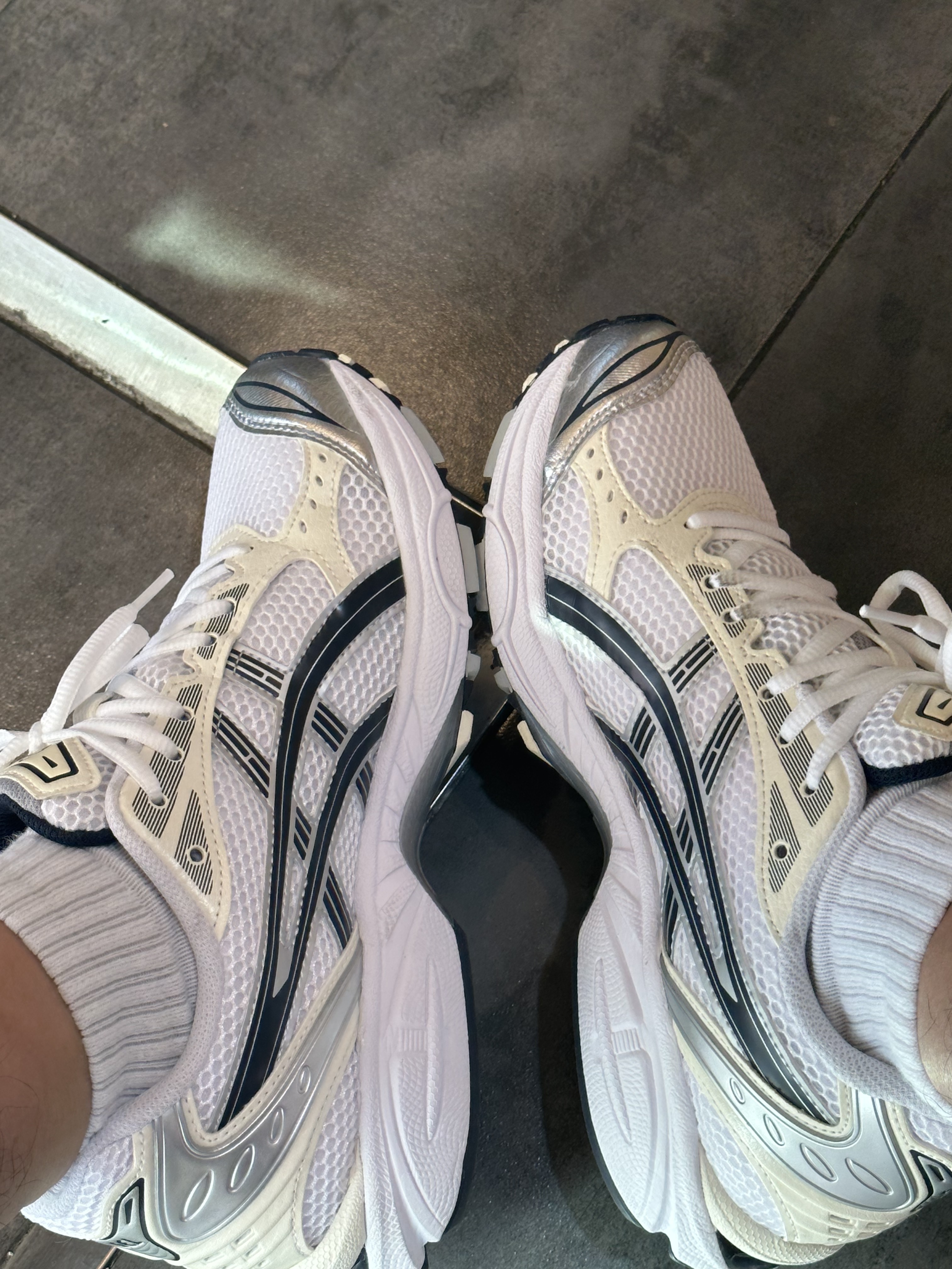 (W) Asics Gel-Kayano 14 White Midnight 착용 스타일