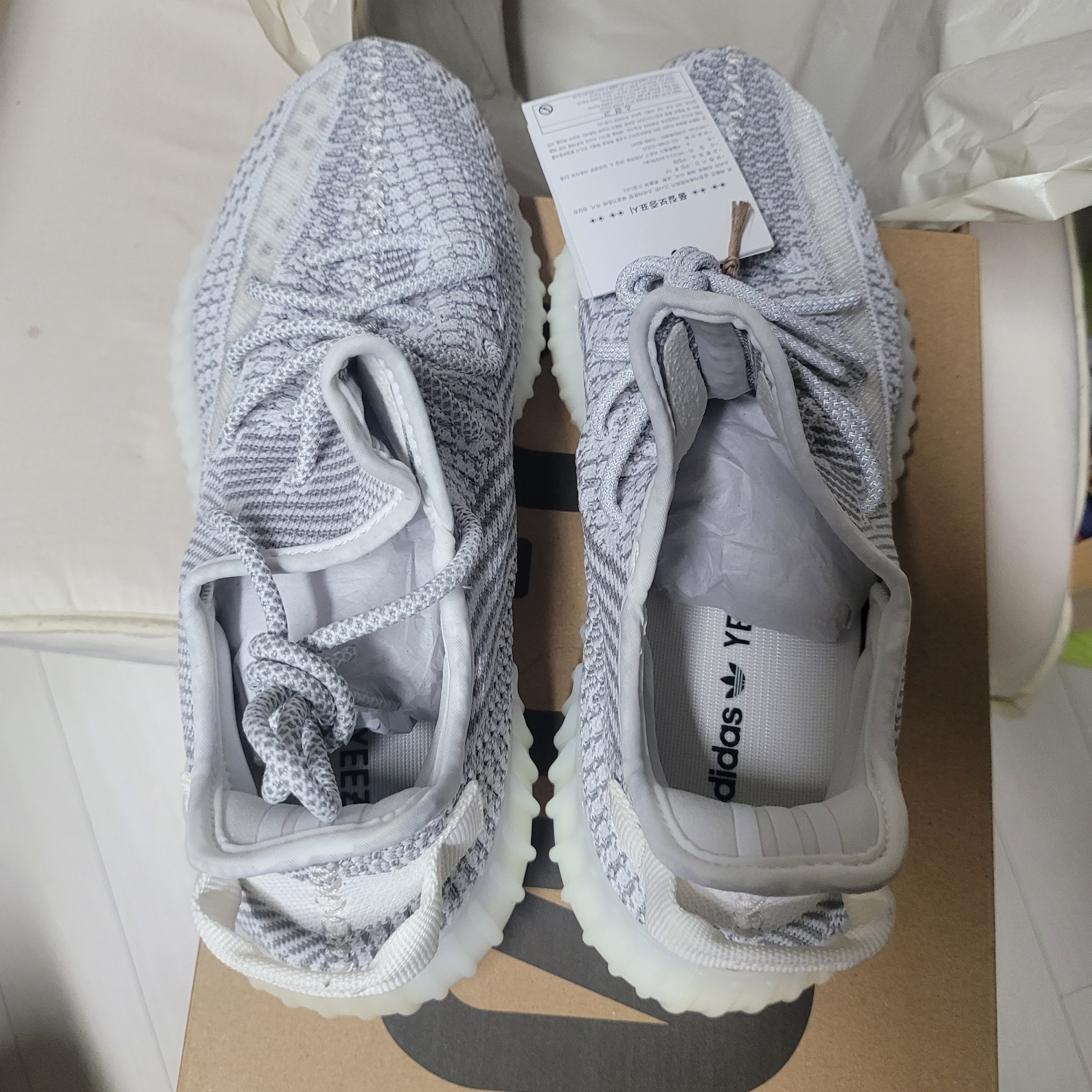 Adidas Yeezy Boost 350 V2 Static 2023 착용 스타일