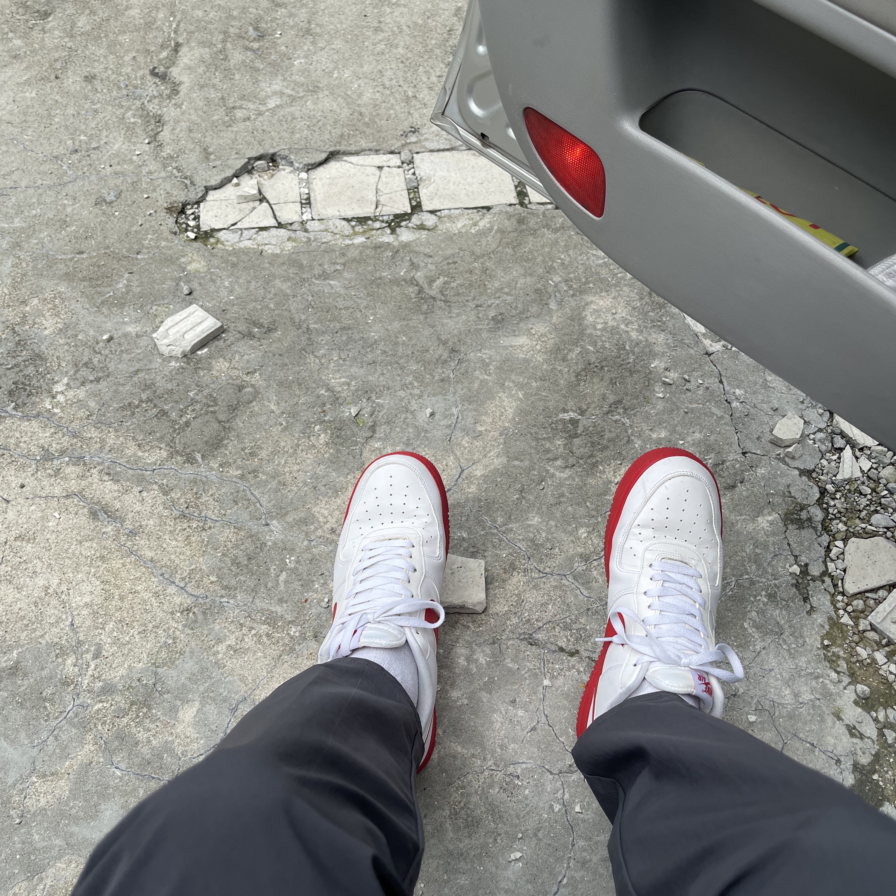 Nike Air Force 1 Low White Red Midsole 착용 스타일 - 1