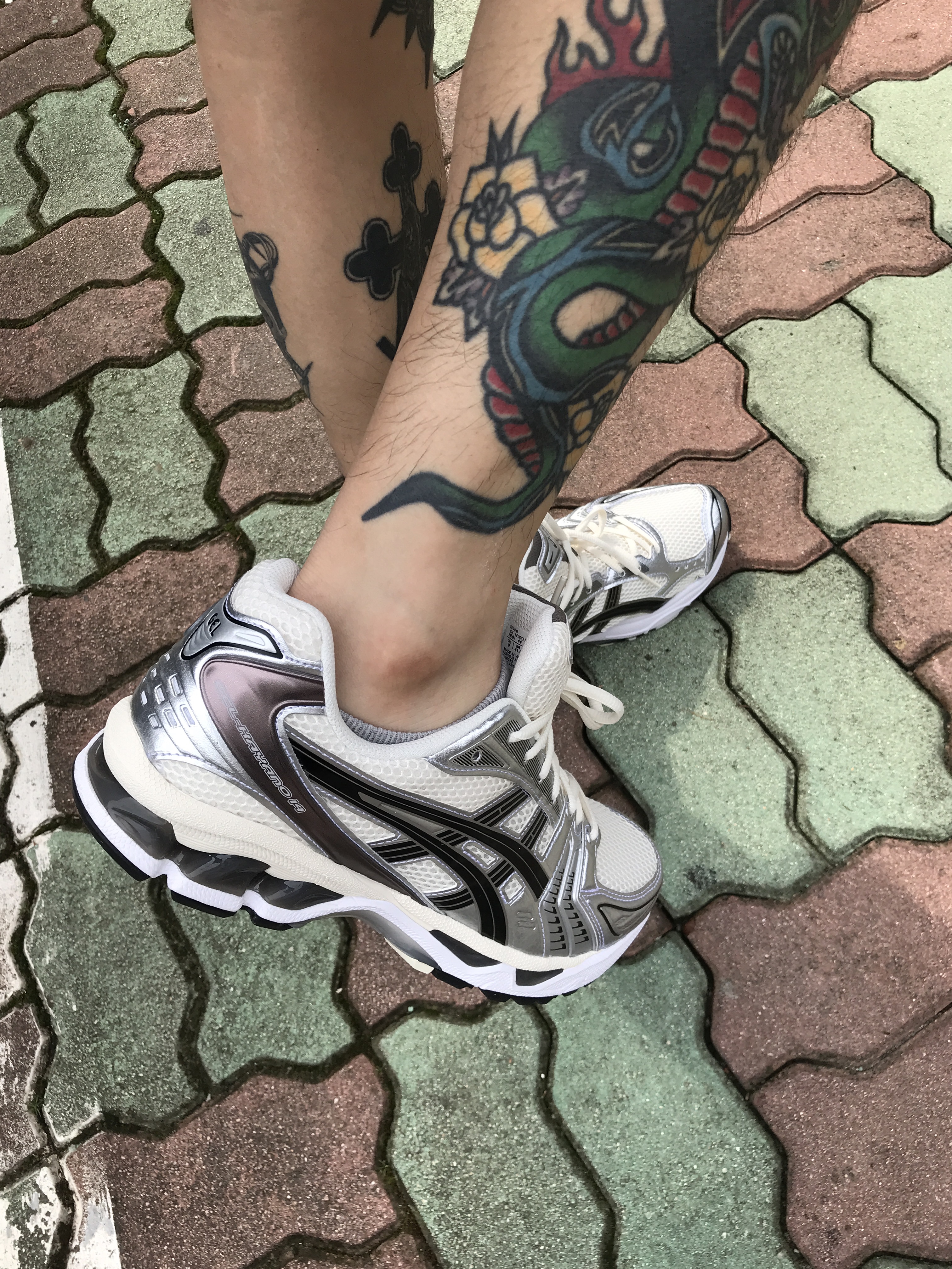 Asics Gel-Kayano 14 Cream Black 착용 스타일 - 3