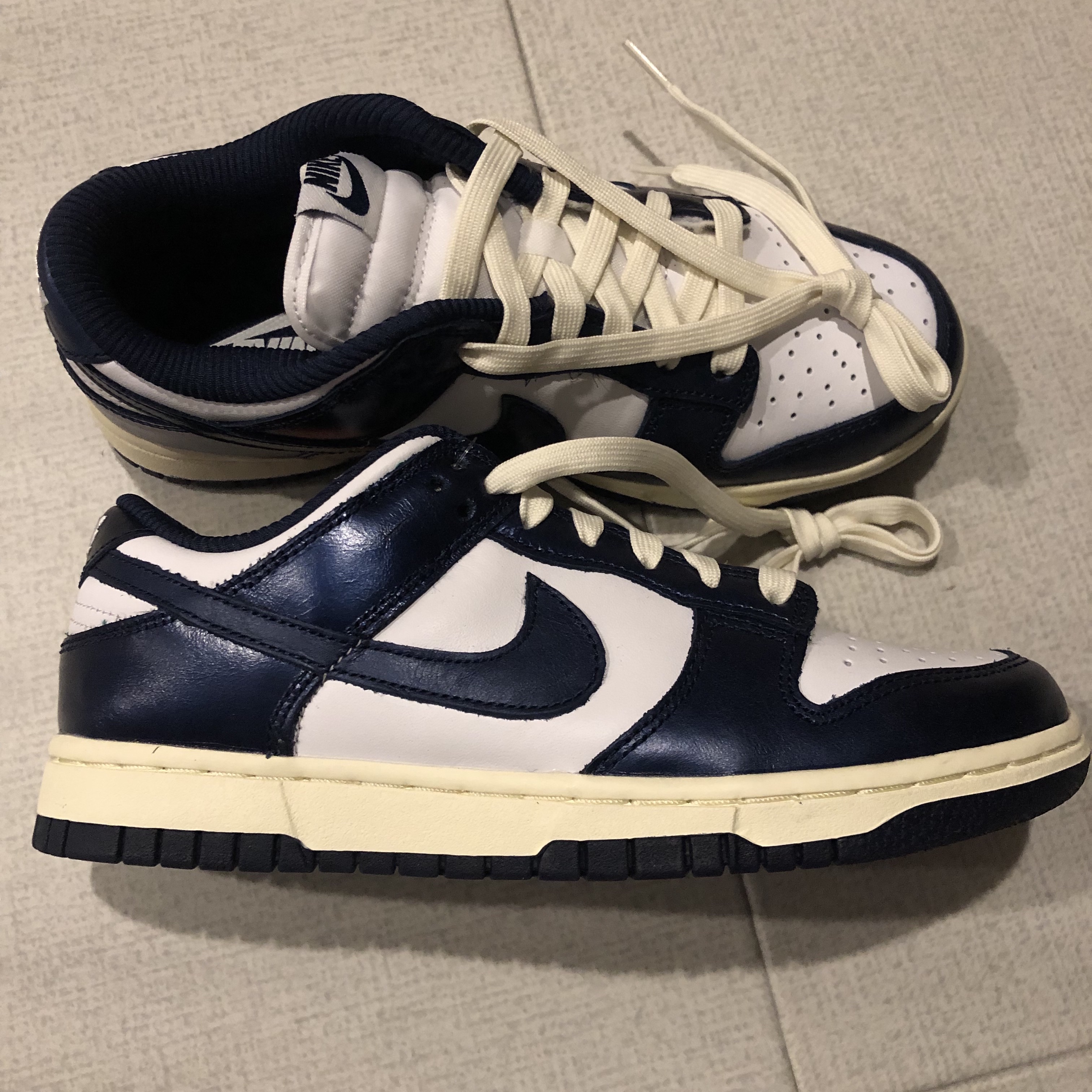 (W) Nike Dunk Low PRM Midnight Navy and White 착용 스타일
