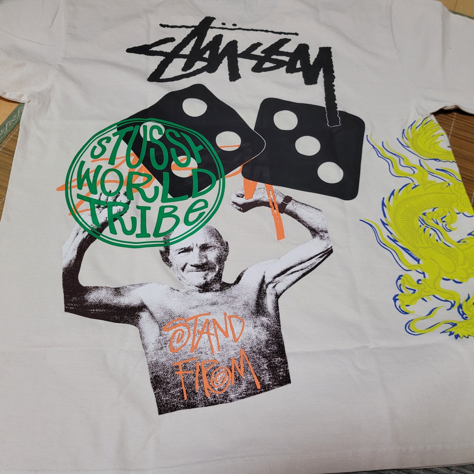 Stussy Strike Pigment Dyed T-Shirt Natural 착용 스타일 - 1