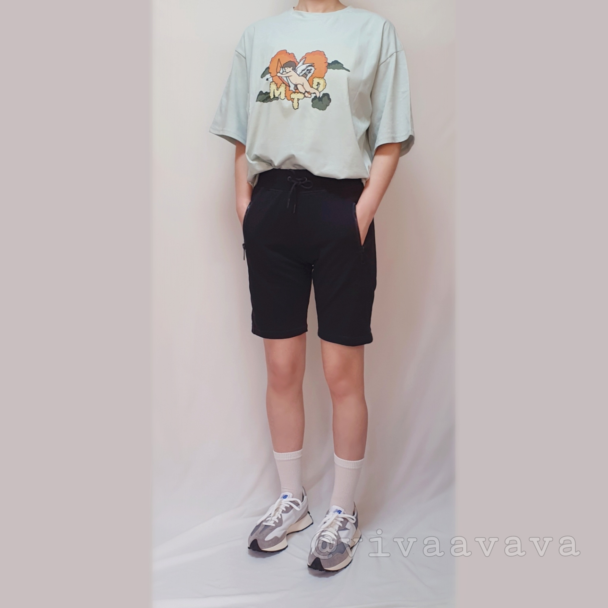 New Balance 327 Grey 착용 스타일