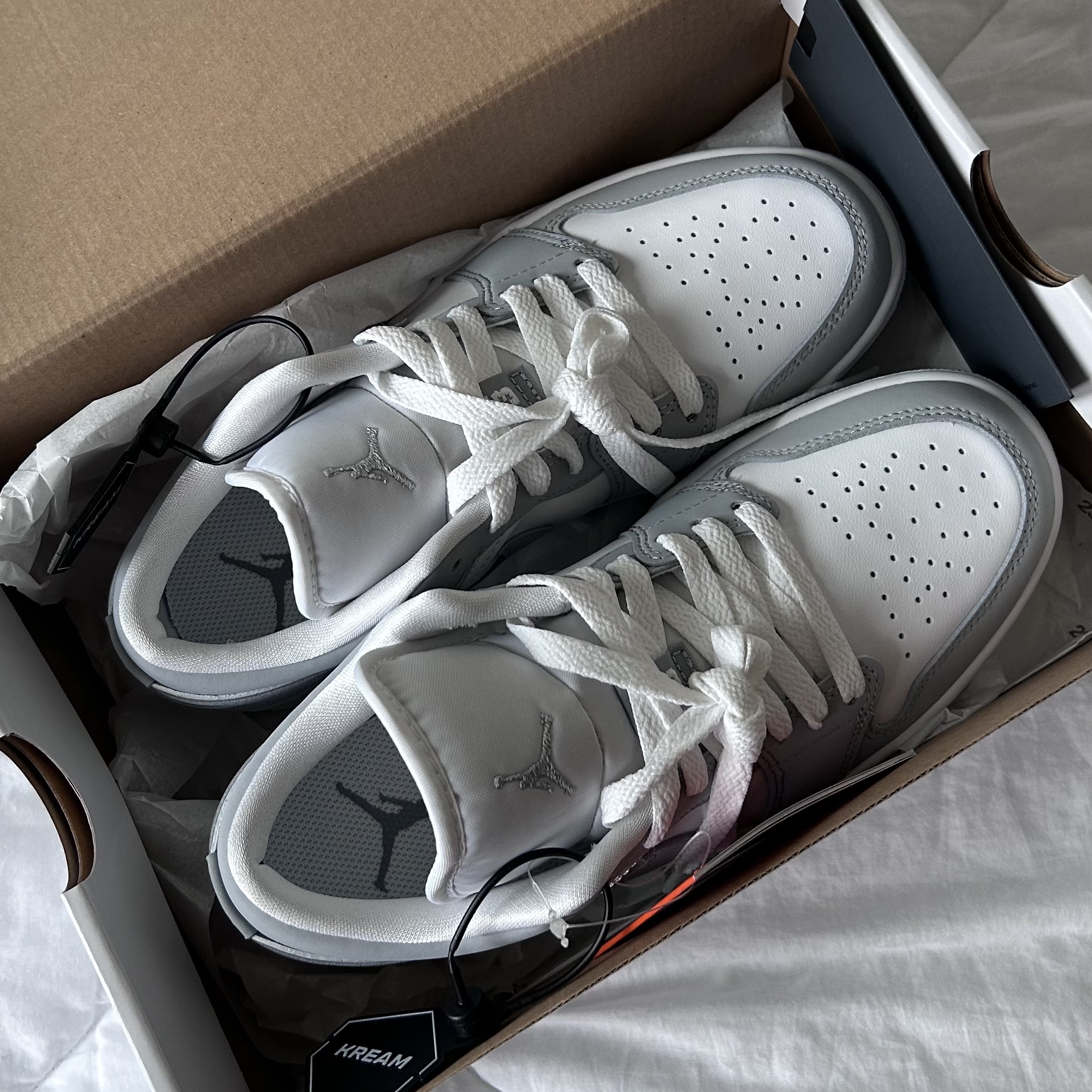 (W) Jordan 1 Low White Wolf Grey 착용 스타일