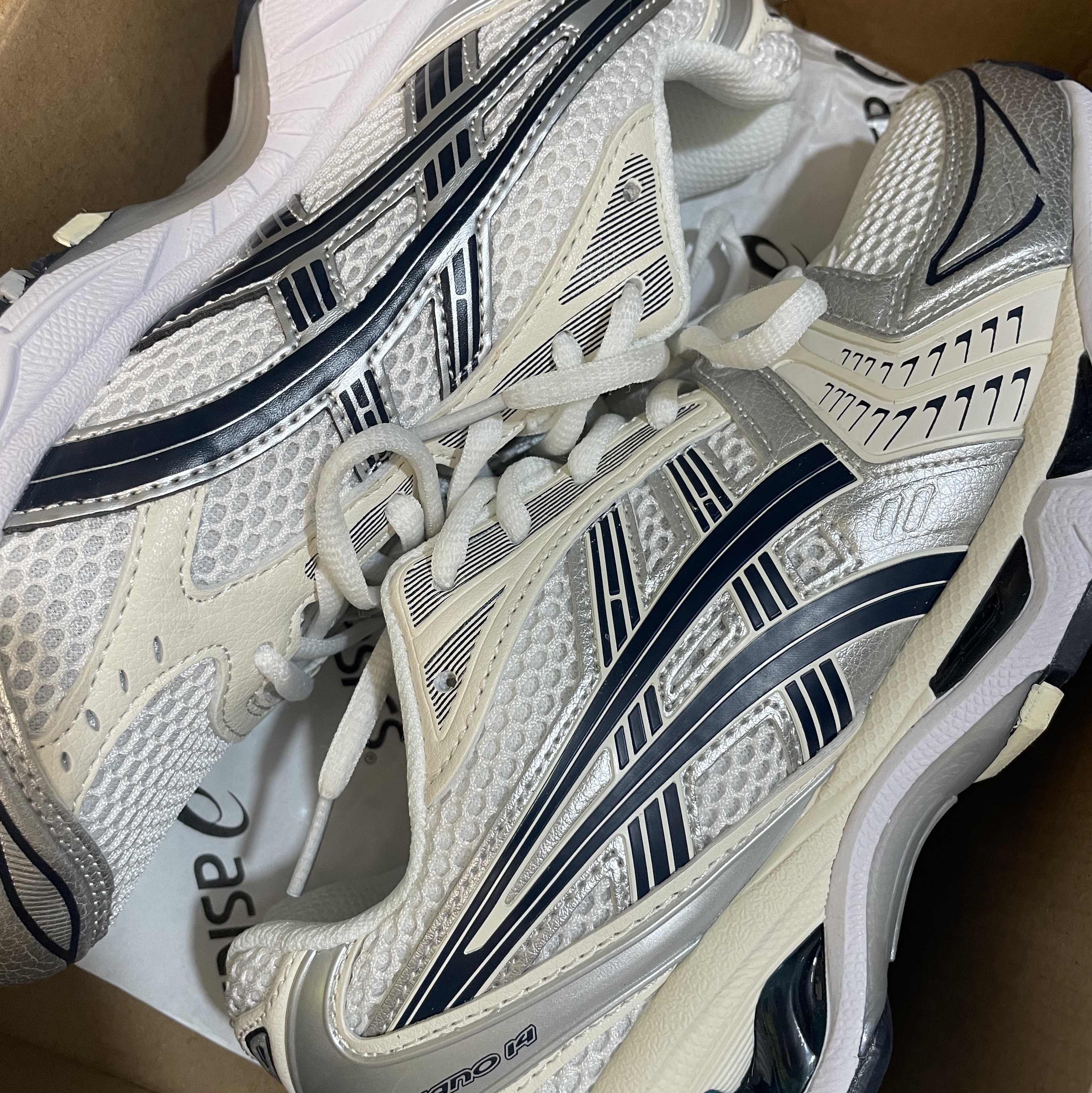 (W) Asics Gel-Kayano 14 White Midnight 착용 스타일
