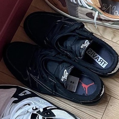 Jordan 1 x Travis Scott Retro Low OG SP Black Phantom 착용 스타일