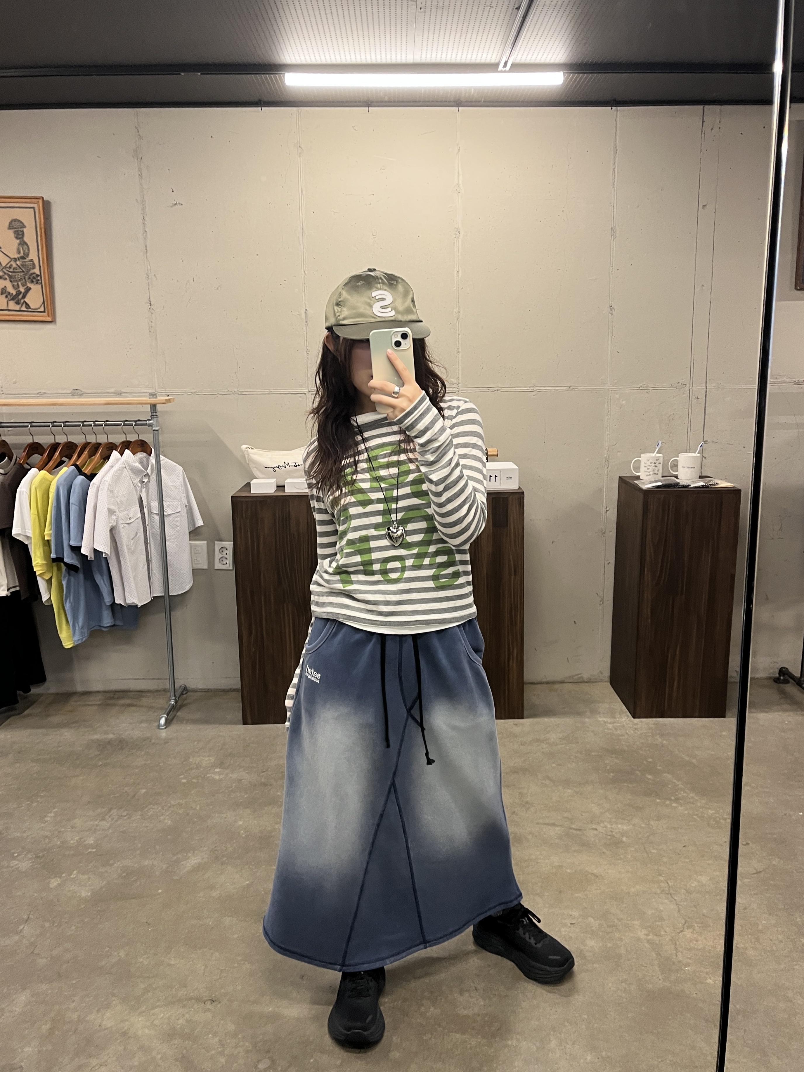 (W) Hoka Bondi 8 Black - Wide, [KREAM 단독] Safarispot Women 1/2 Ticketing Stripe Border Tee Gray 착용 스타일 - 4