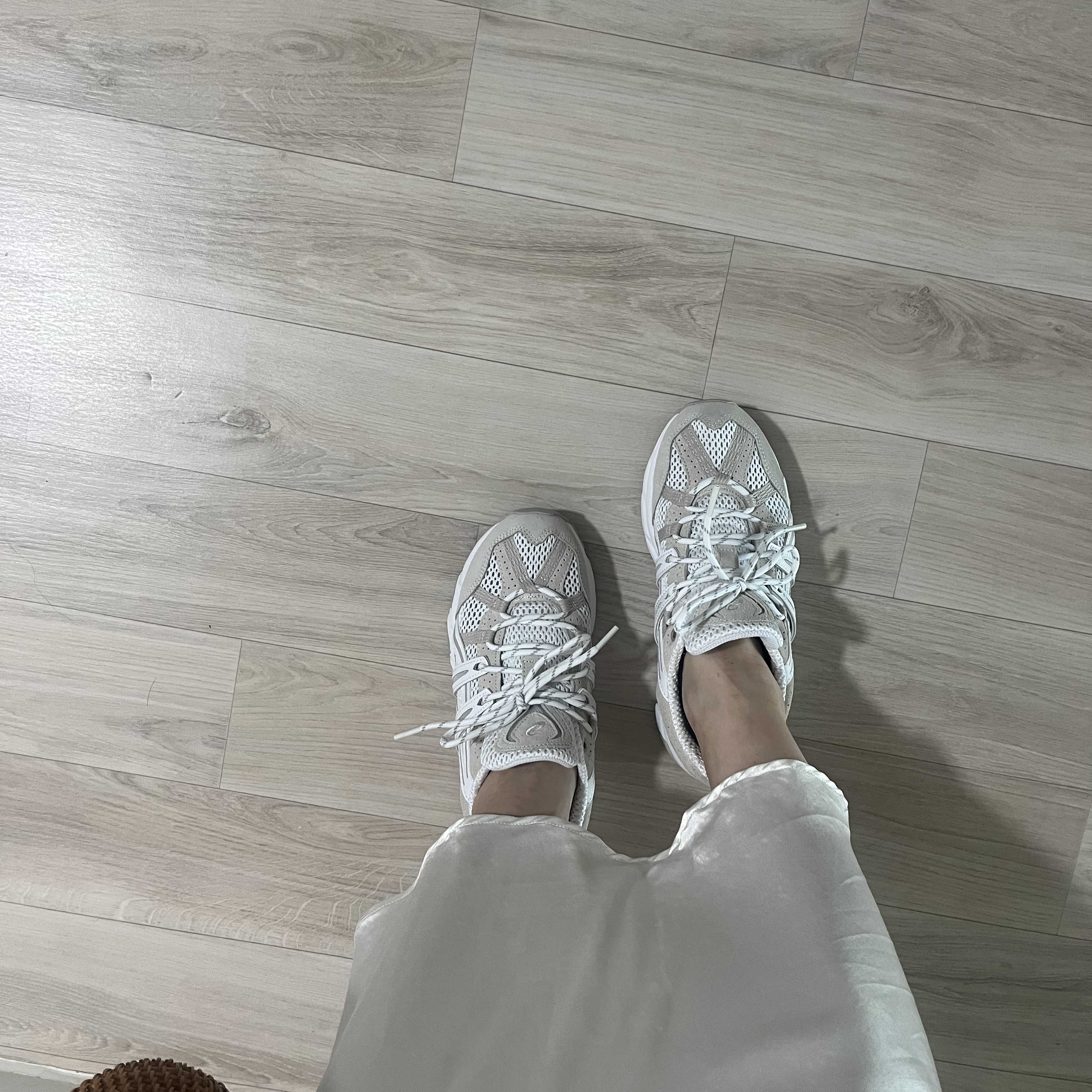 (W) Asics Gel-Sonoma 15-50 White Oatmeal 착용 스타일