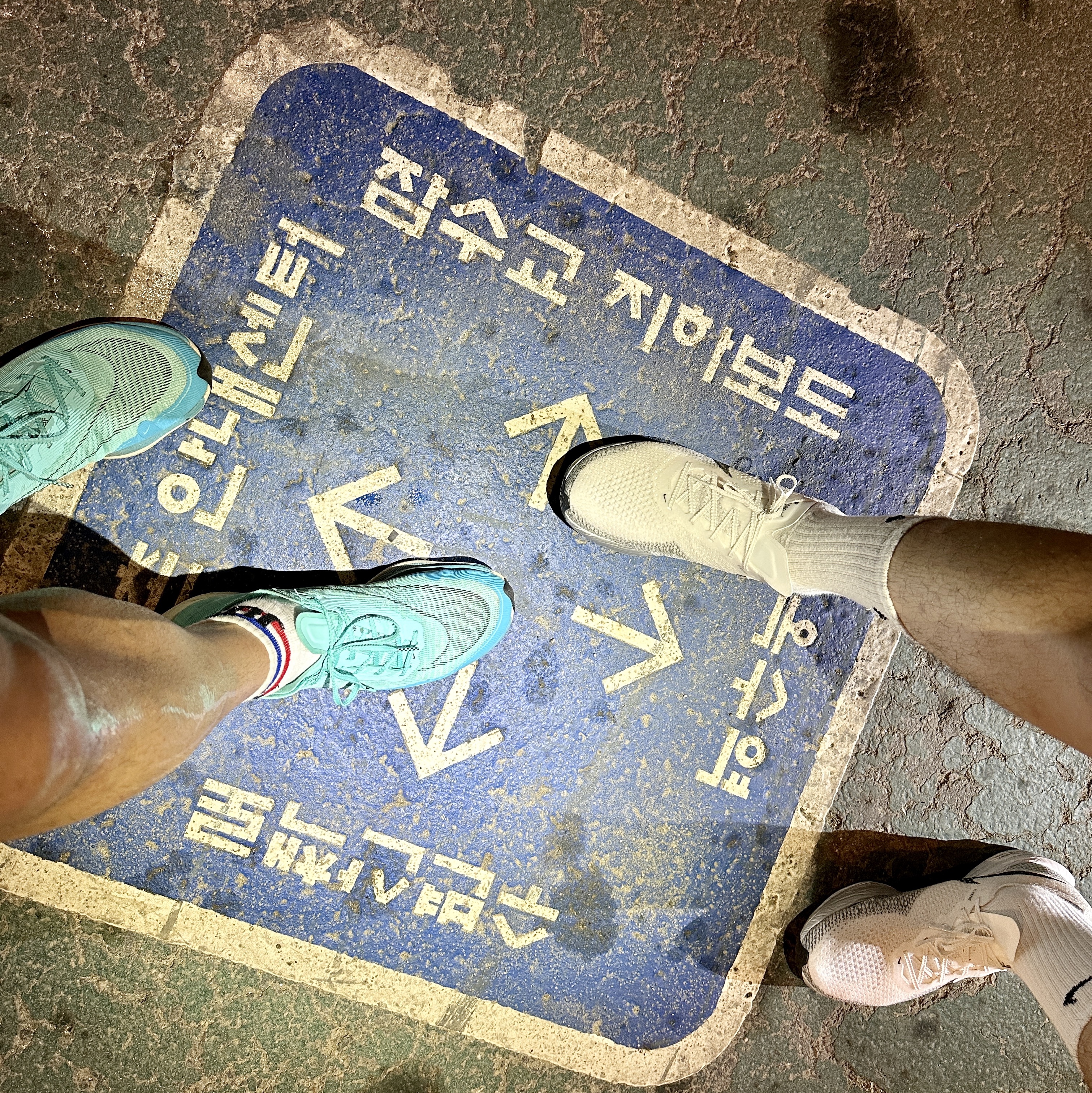 Nike ZoomX Vaporfly Next% 2 Aurora Green, Nike ZoomX Vaporfly Next% 3 White Grey 착용 스타일 - 4