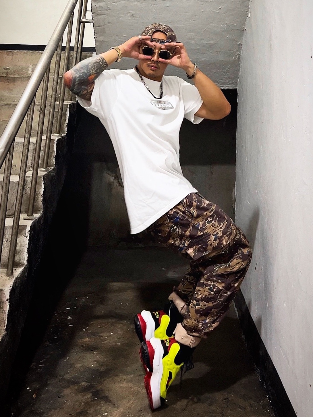 Supreme x Undercover Studded 6-Panel Brown Camo - 23SS, Supreme x Undercover Studded Cargo Pant Brown - 23SS 착용 스타일 - 1