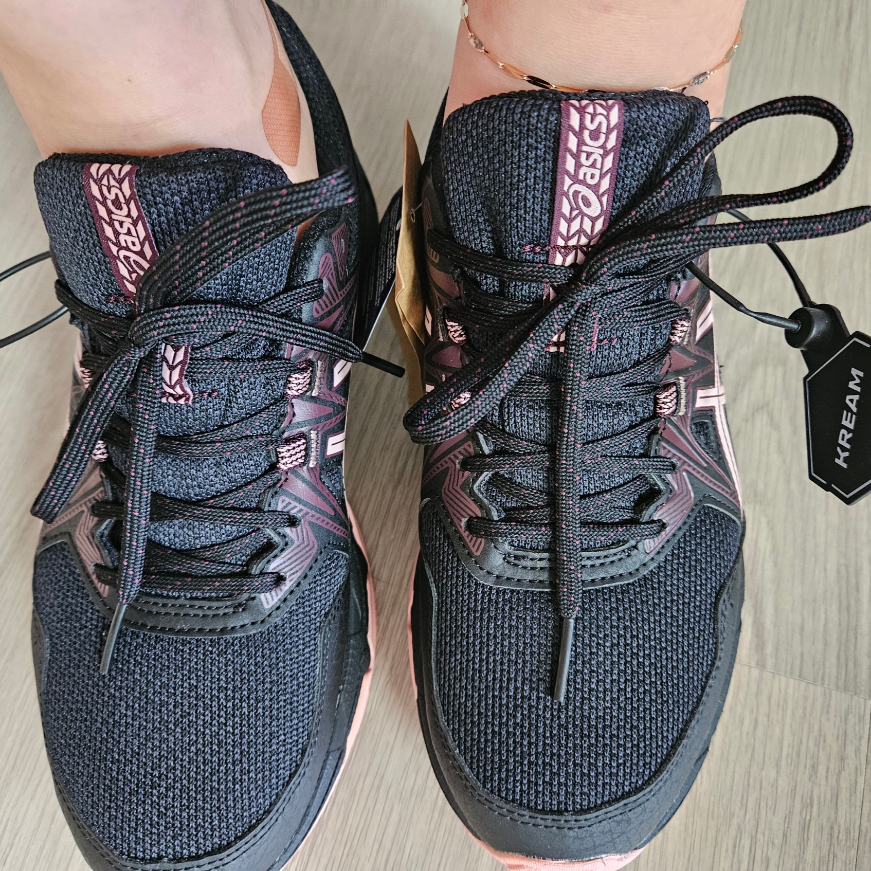 (W) Asics Gel-Venture 8 Black Frosted Rose 착용 스타일 - 3