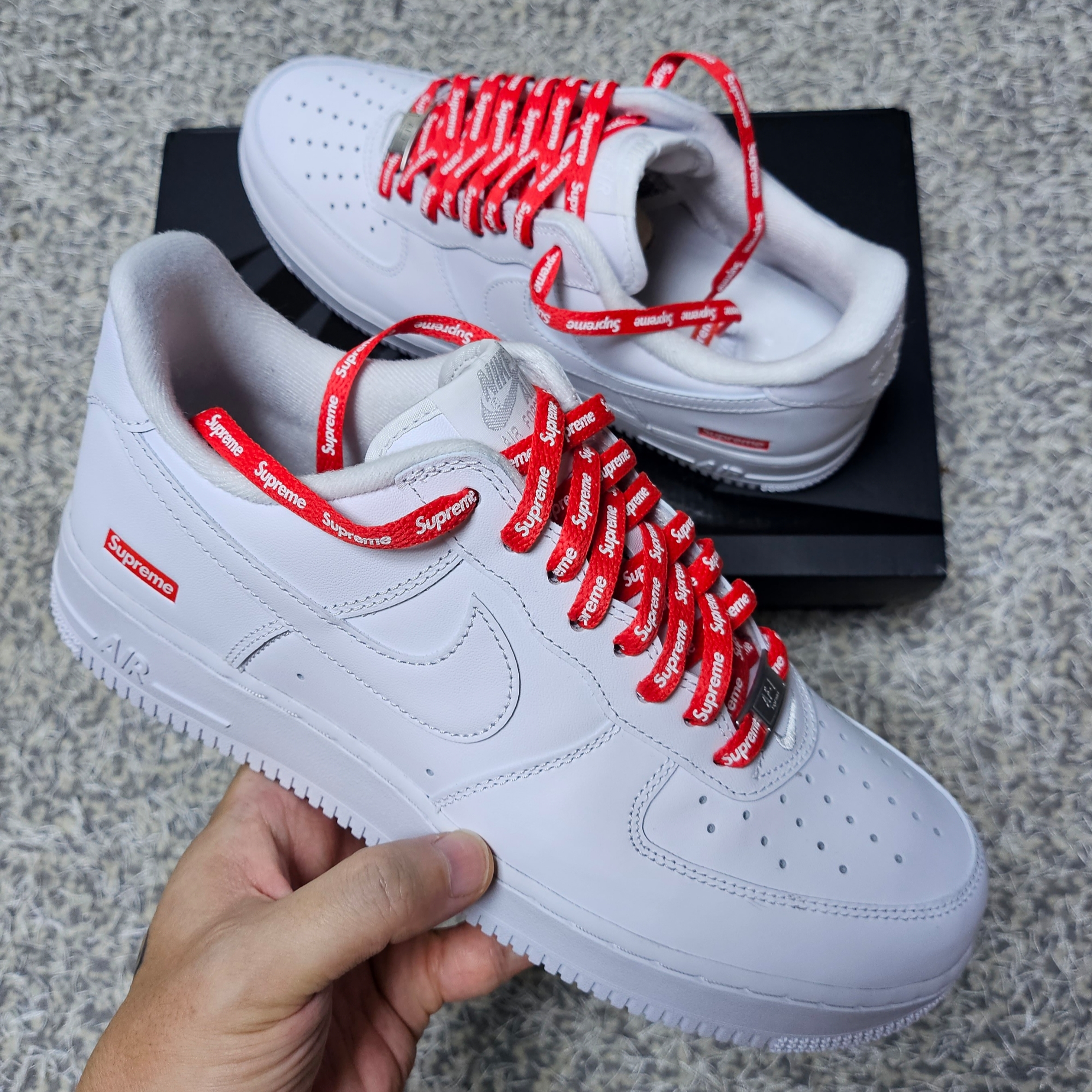 Nike x Supreme Air Force 1 Low White 착용 스타일