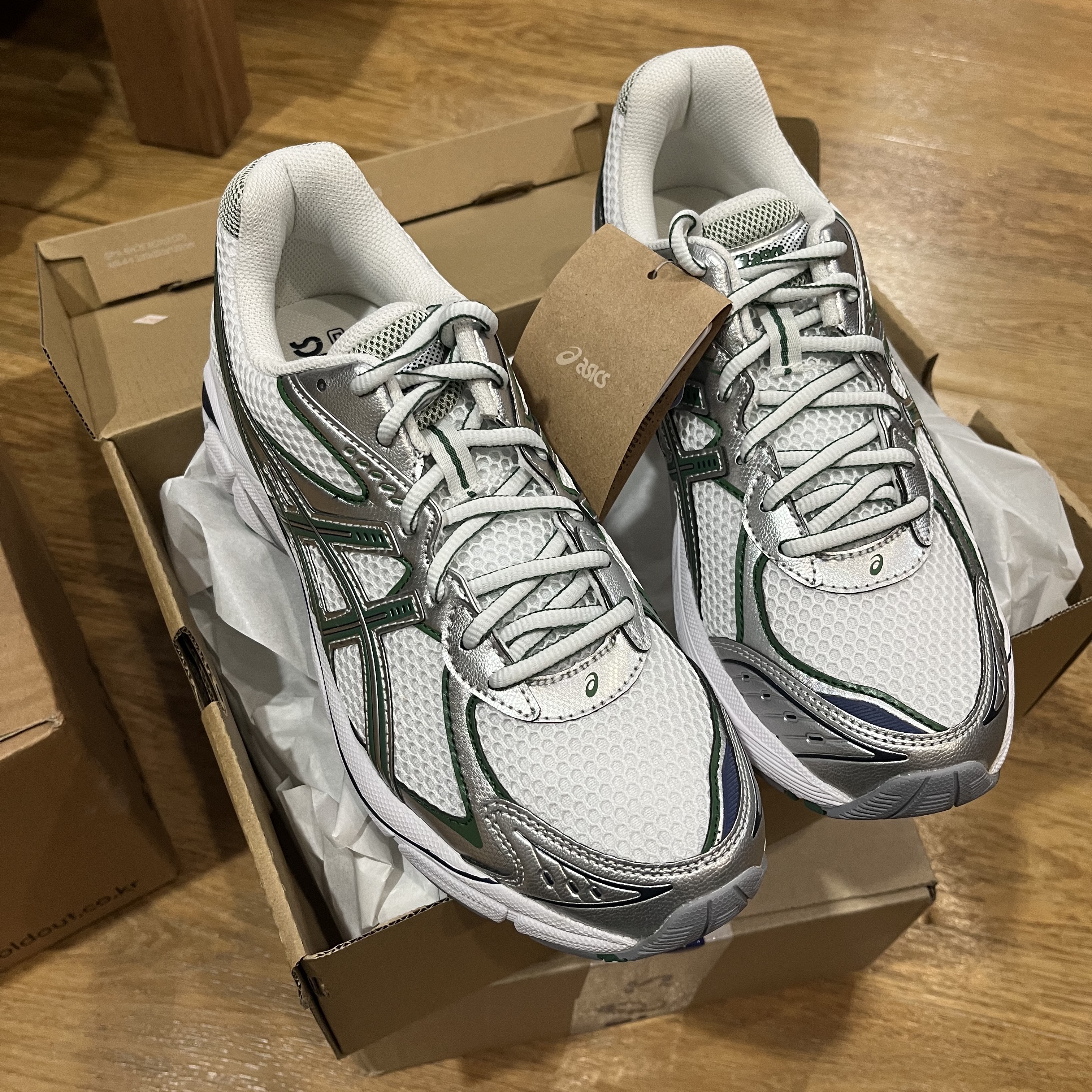 Asics GT-2160 White Shamrock Green 착용 스타일