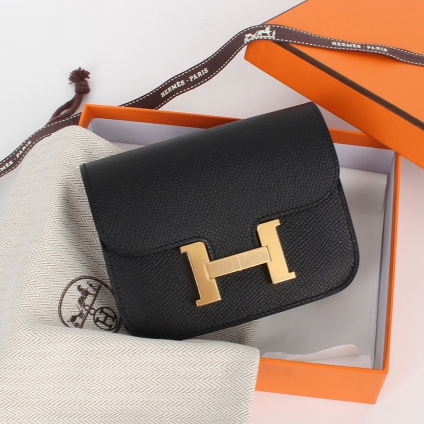 Hermes Constance Slim Wallet Epsom & Gold Noir 착용 스타일 - 1