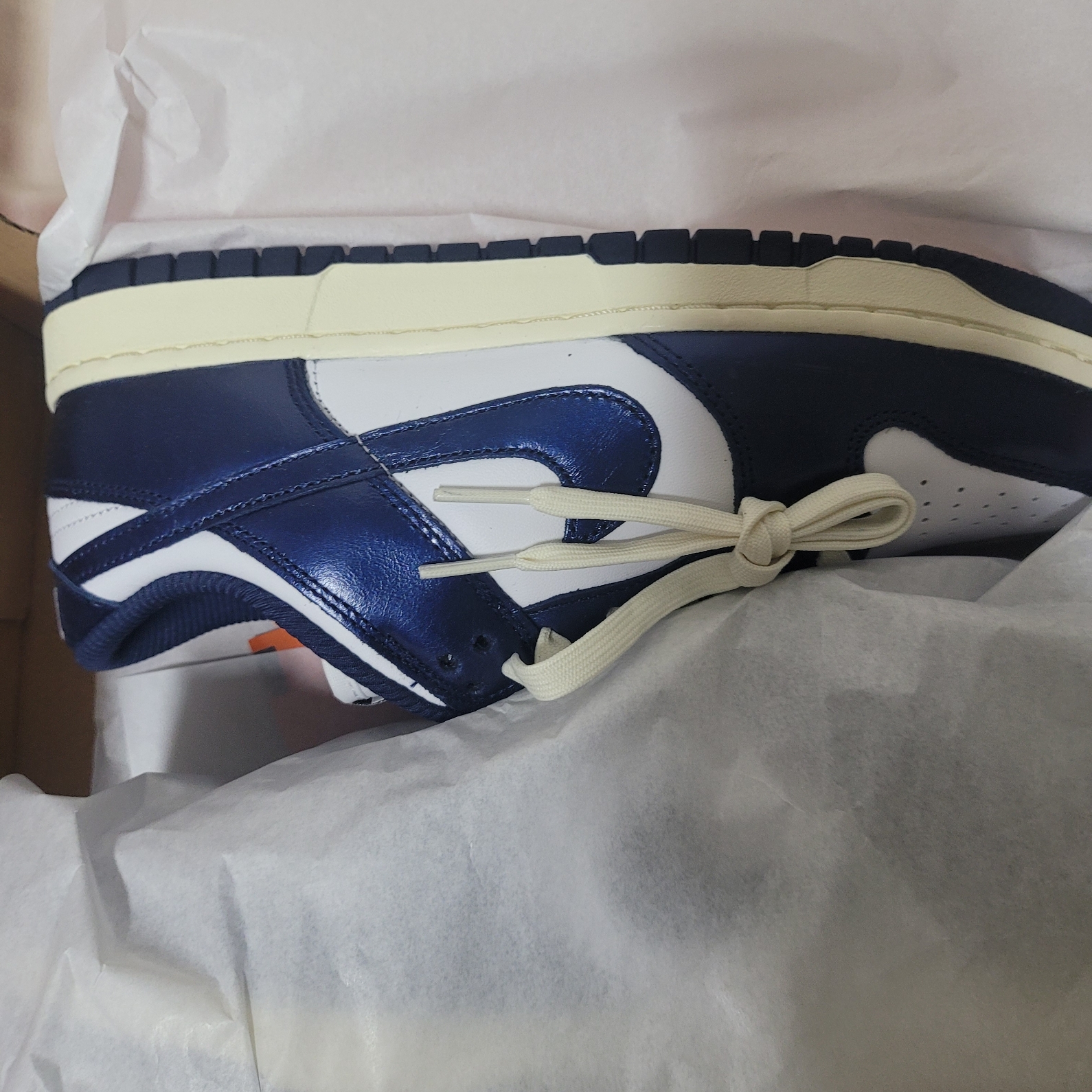 (W) Nike Dunk Low PRM Midnight Navy and White 착용 스타일