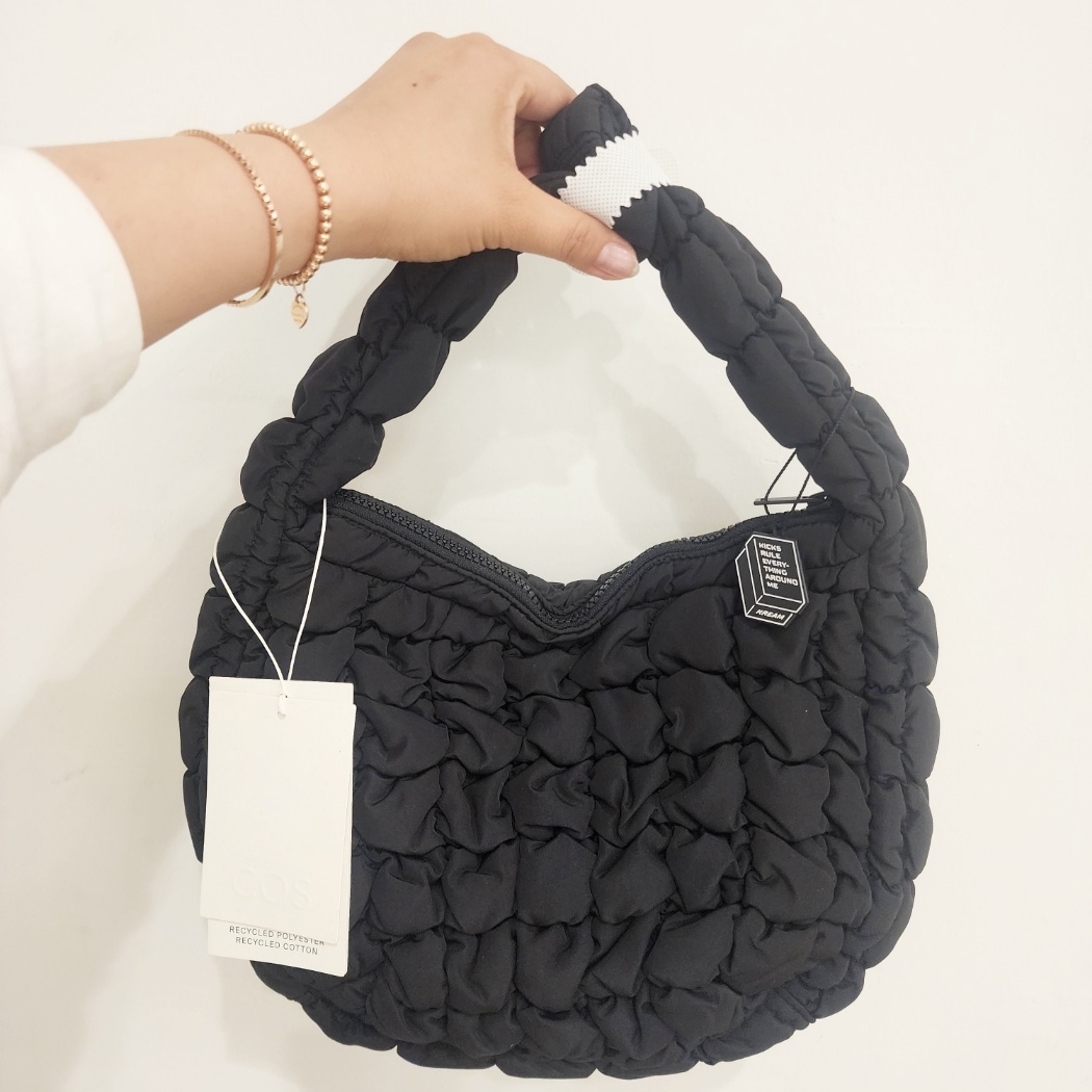 COS Quilted Mini Bag Black 착용 스타일