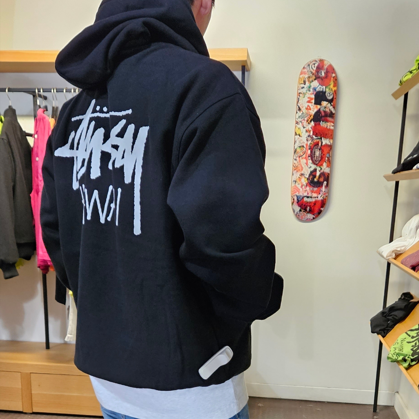 Stussy Stock Hawaii T-Shirt Black 착용 스타일