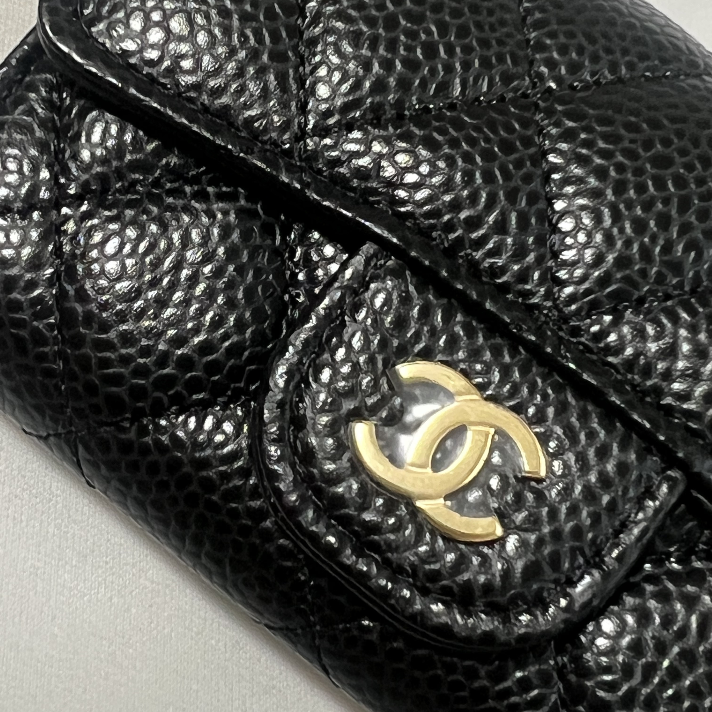 Chanel Classic Card Holder Grained Calfskin & Gold Black 착용 스타일