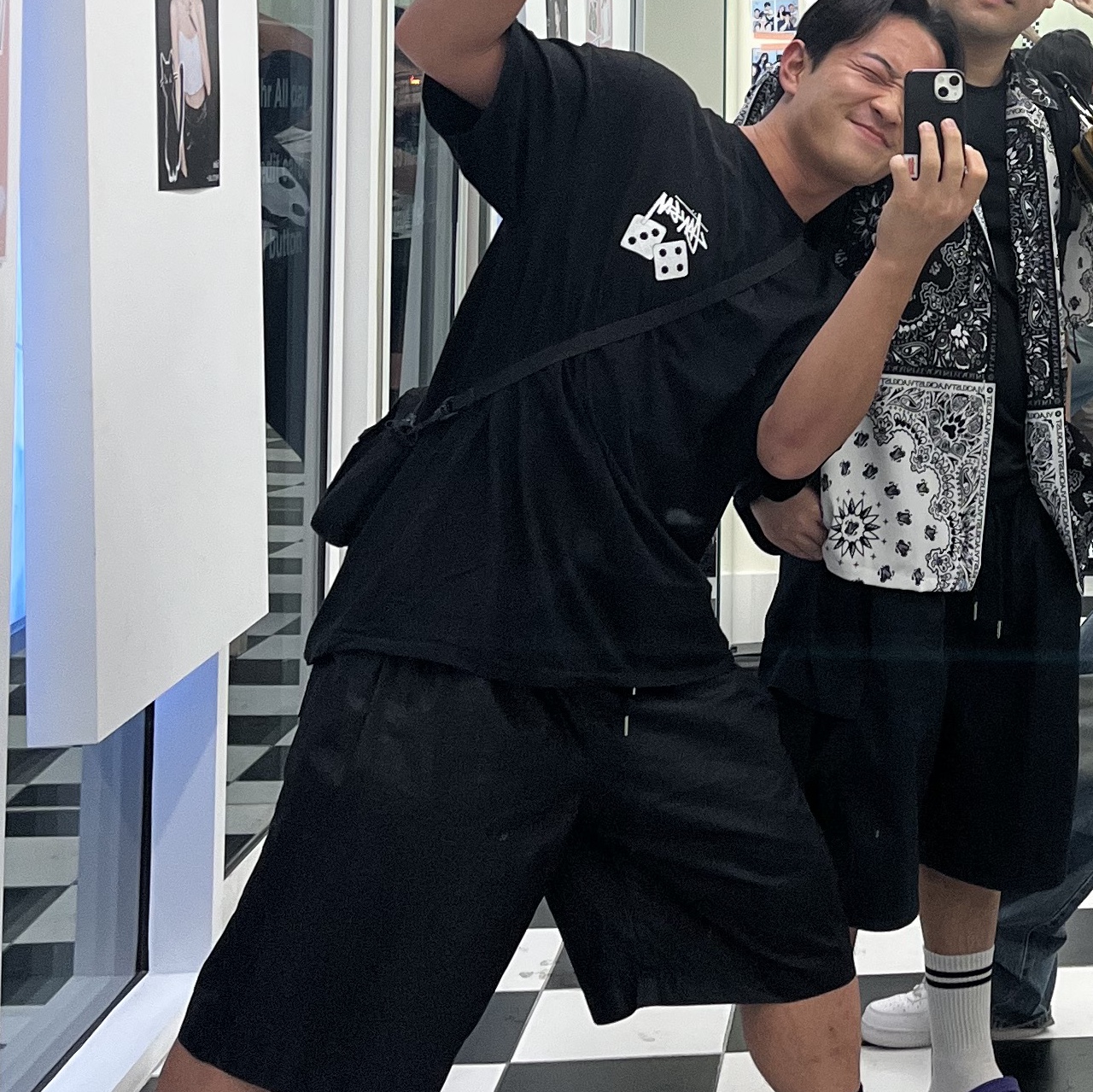 Stussy Dice Pigment Dyed T-Shirt Black 2023 착용 스타일