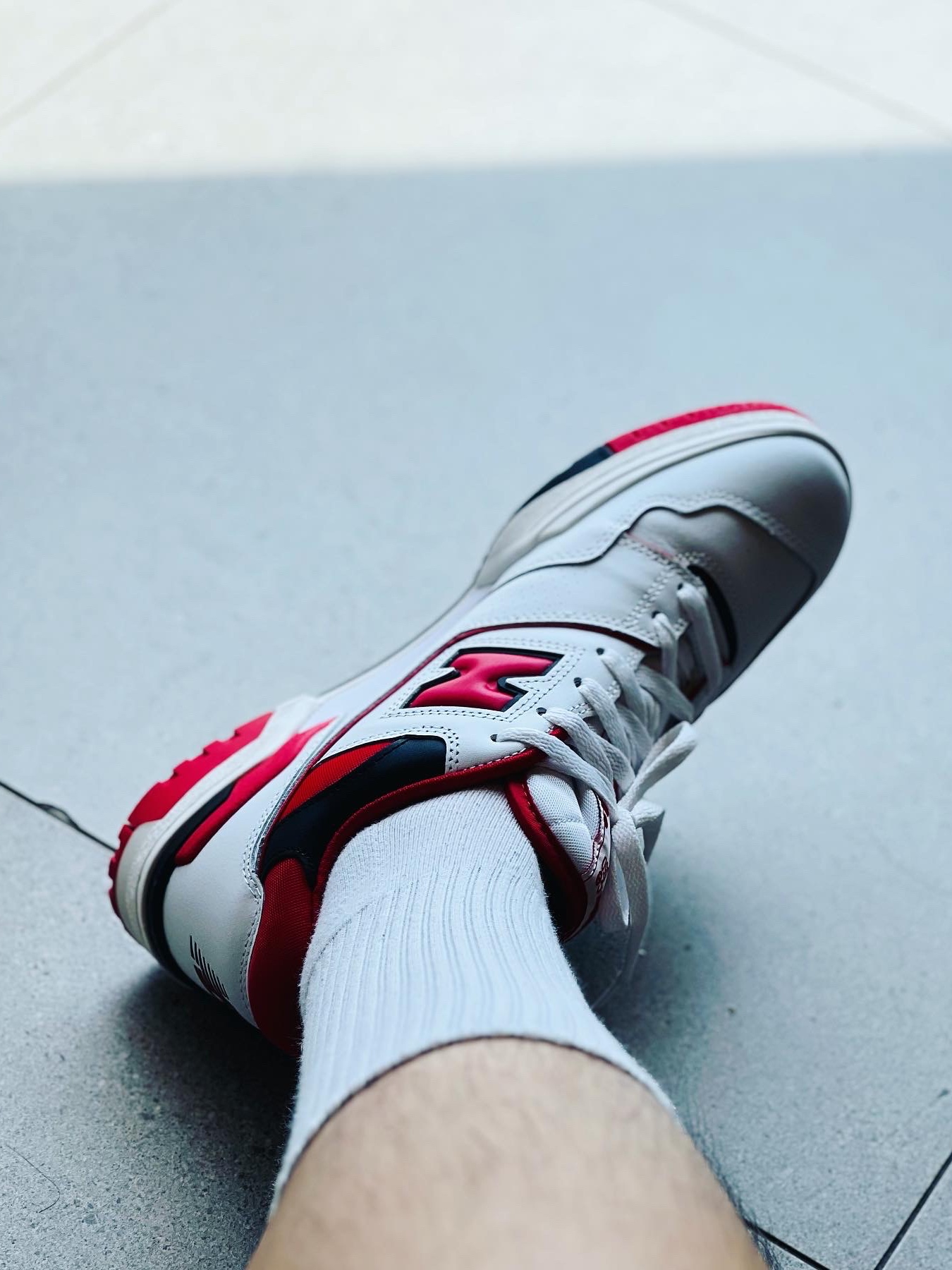 New Balance 550 White Red - 2E Wide 착용 스타일 - 3