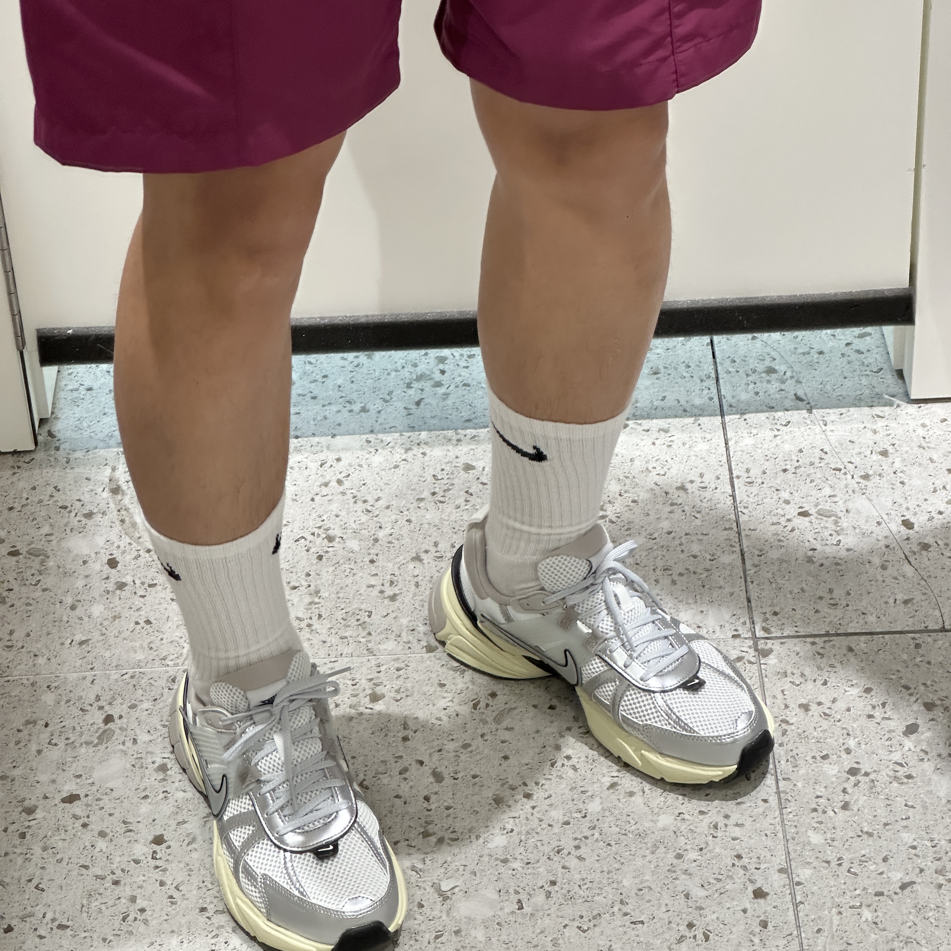 Nike V2K Run Summit White Metallic Silver 착용 스타일