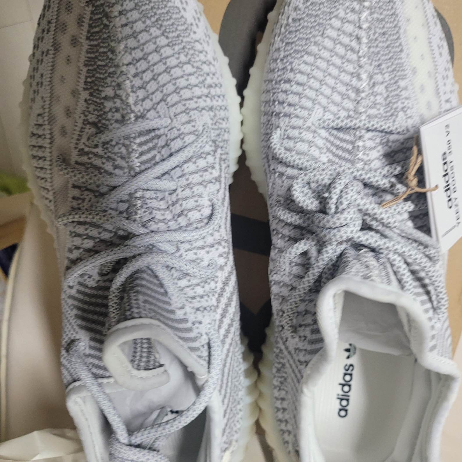 Adidas Yeezy Boost 350 V2 Static 2023 착용 스타일