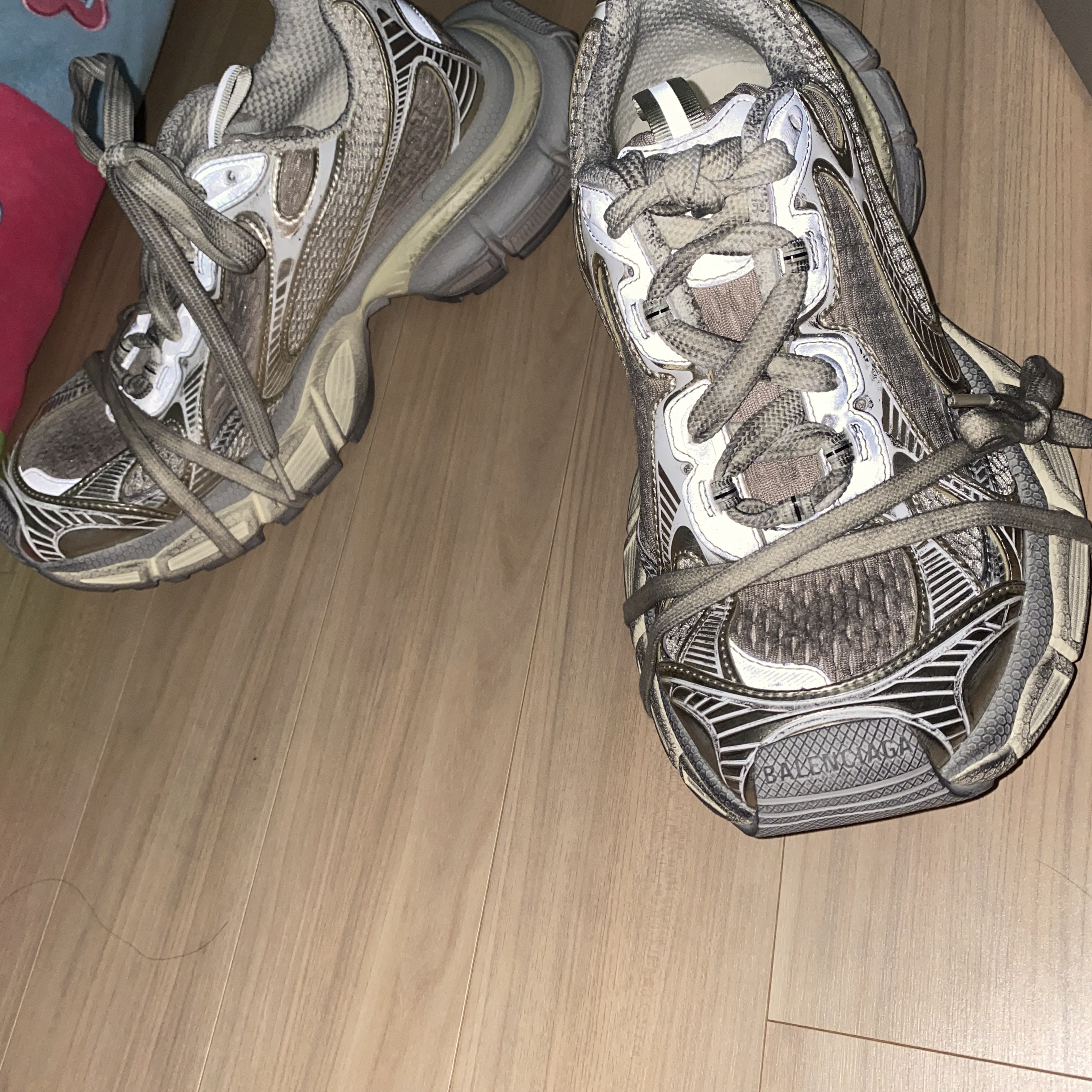 Balenciaga 3XL Sneakers Light Beige 착용 스타일 - 2
