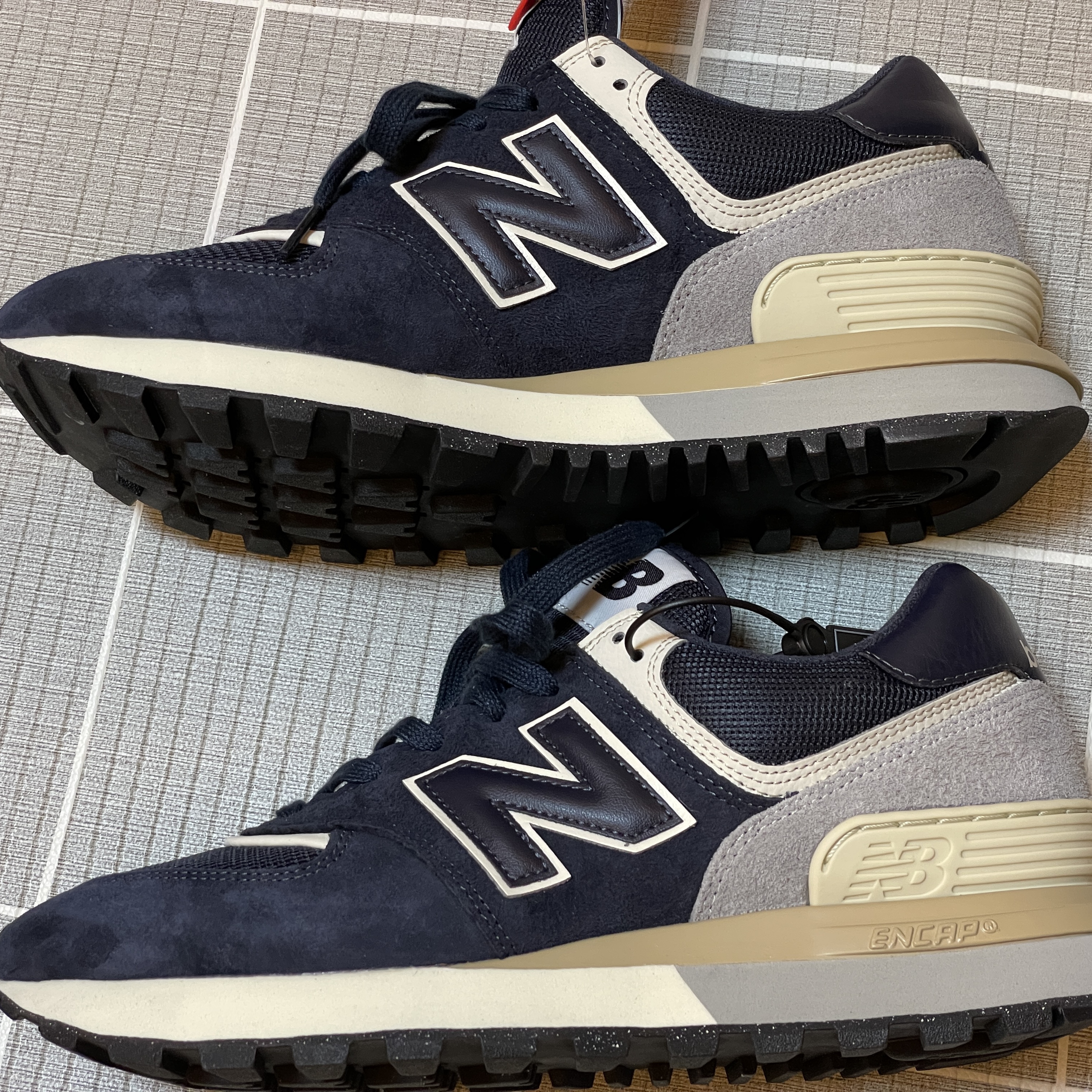 New Balance 574 Legacy Blue Navy 착용 스타일 - 4