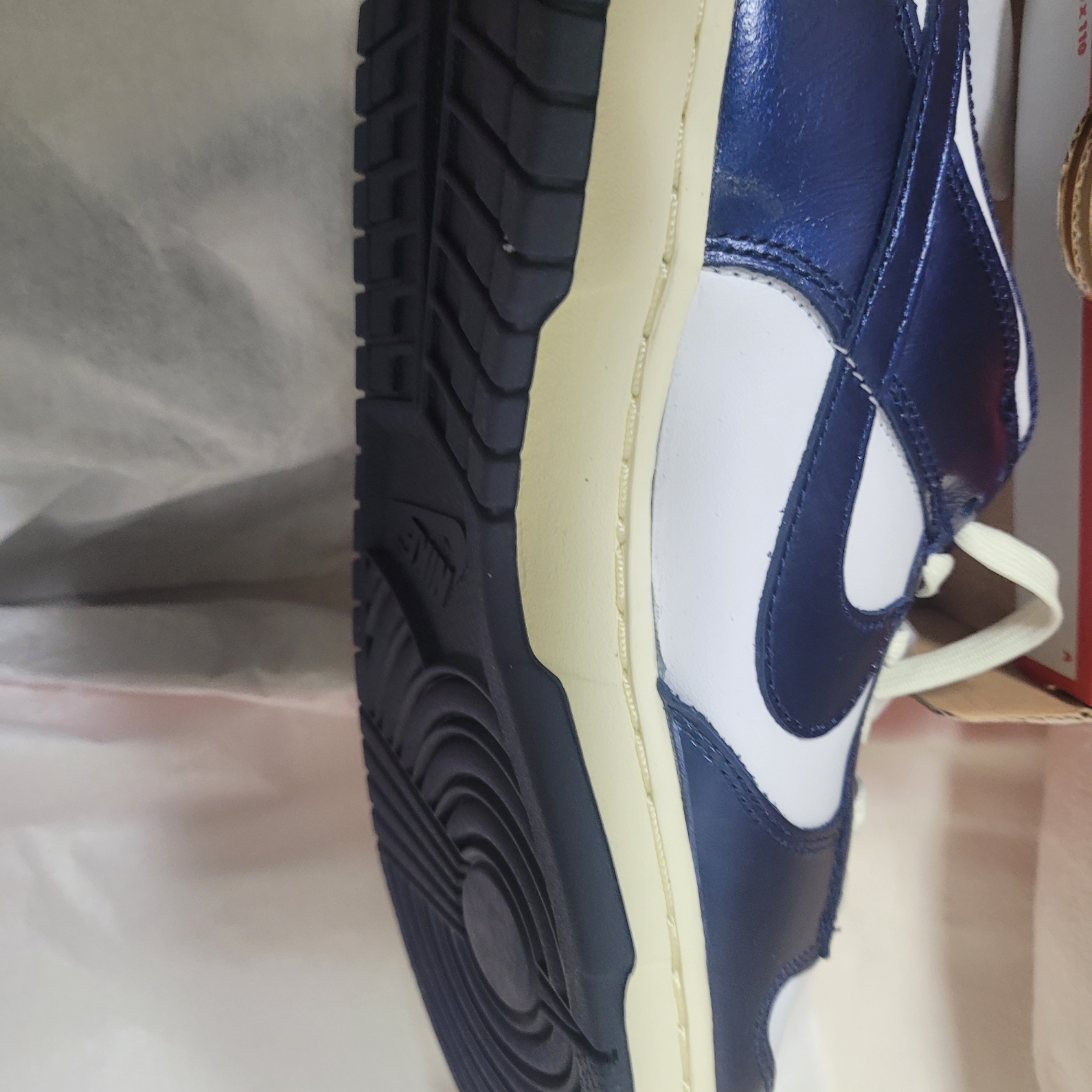 (W) Nike Dunk Low PRM Midnight Navy and White 착용 스타일