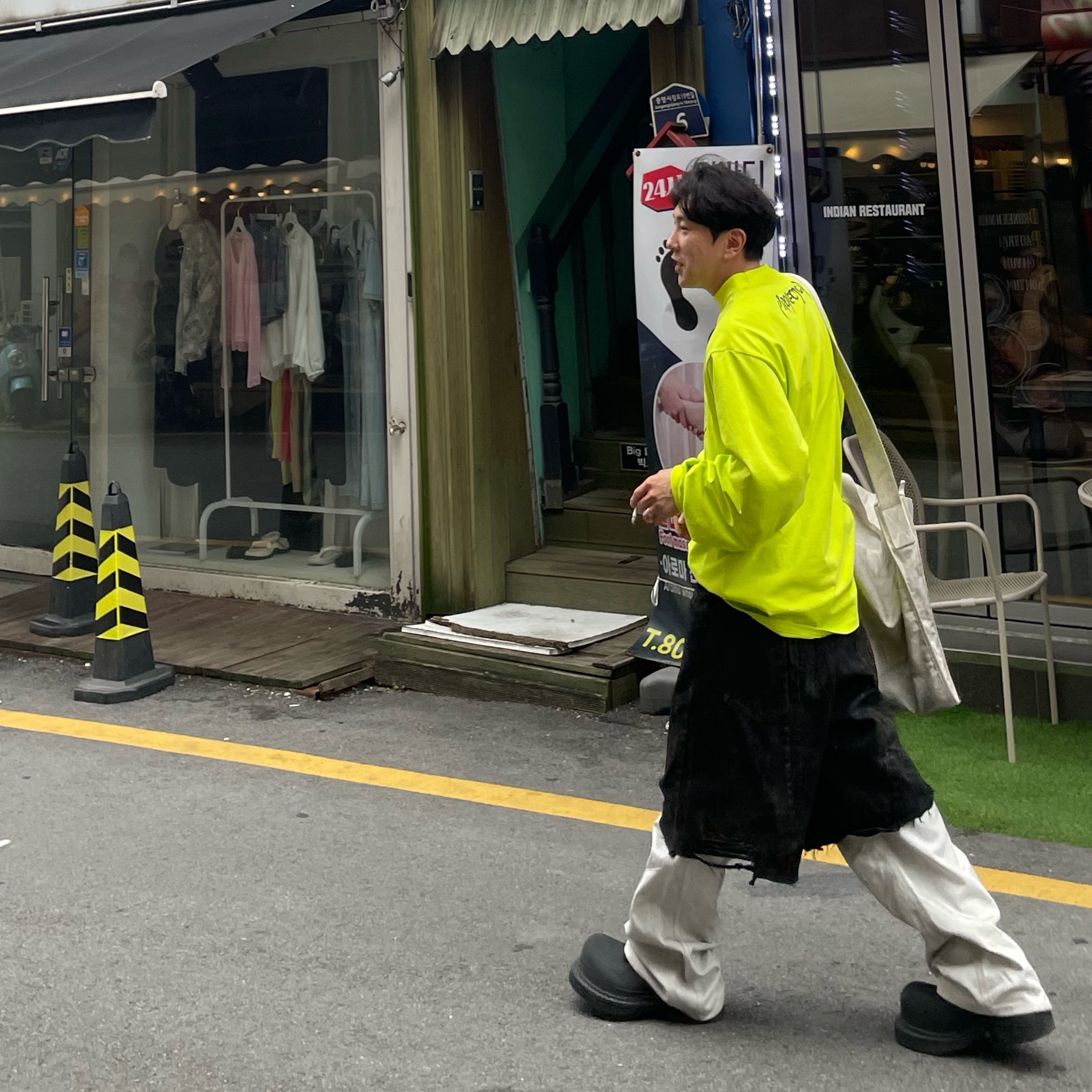Project G/R Metalic Logo Long Sleeve T-Shirts Neon, Project G/R Reworked Bermuda Shorts Black 착용 스타일
