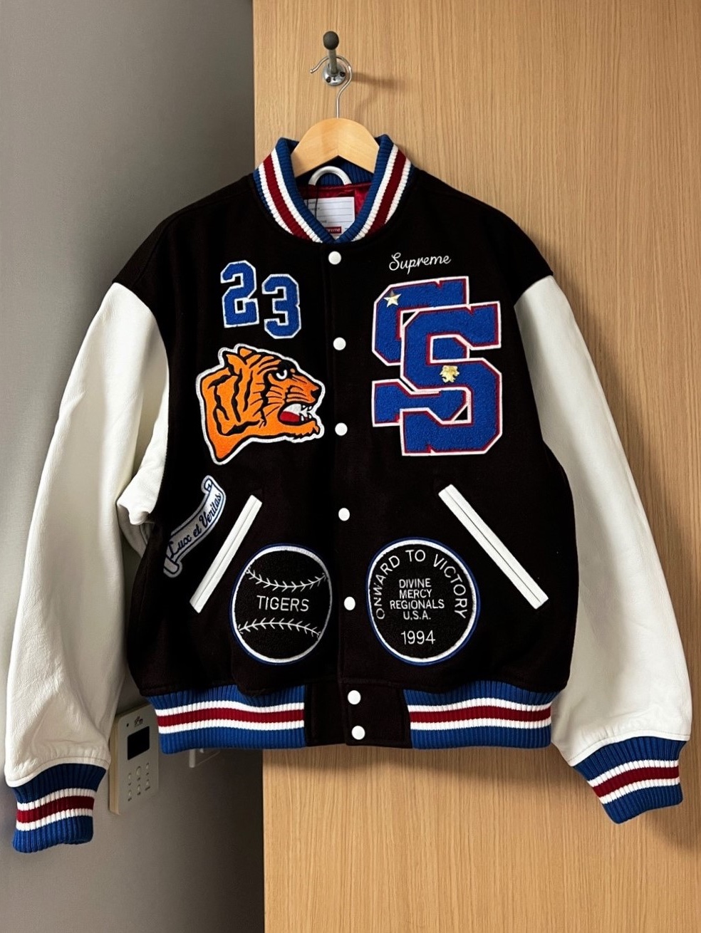 Supreme Tiger Varsity Jacket Brown - 23FW 착용 스타일