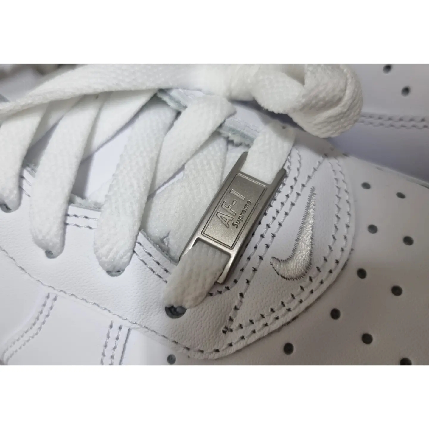 Nike x Supreme Air Force 1 Low White 착용 스타일 - 4